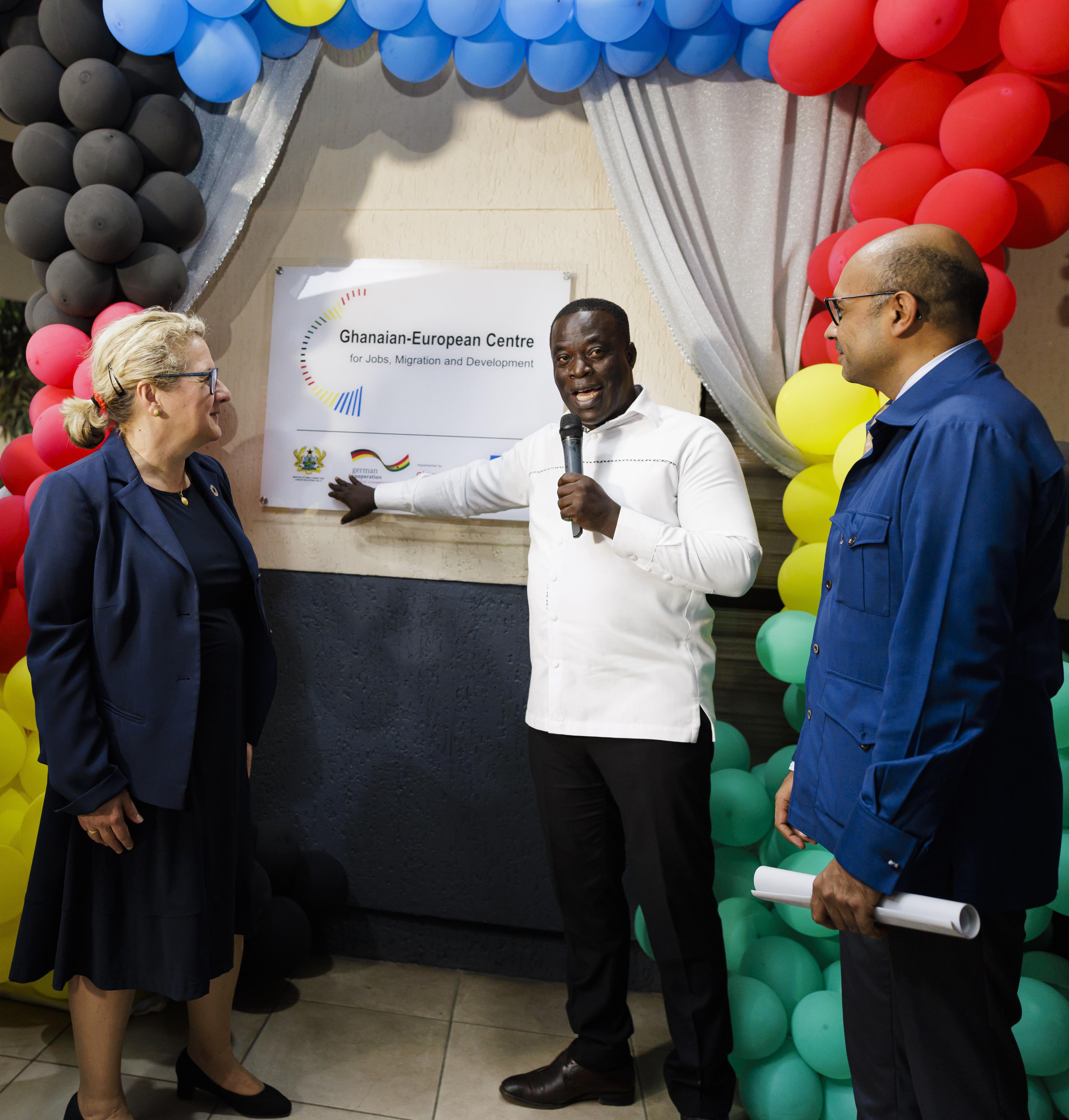 Opening of the Ghanaian-German Migration Advisory Centre in Accra, which has been expanded into a comprehensive "Centre for Jobs, Migration and Development". The centre is part of the lighthouse initiative "Centres for Migration and Development".