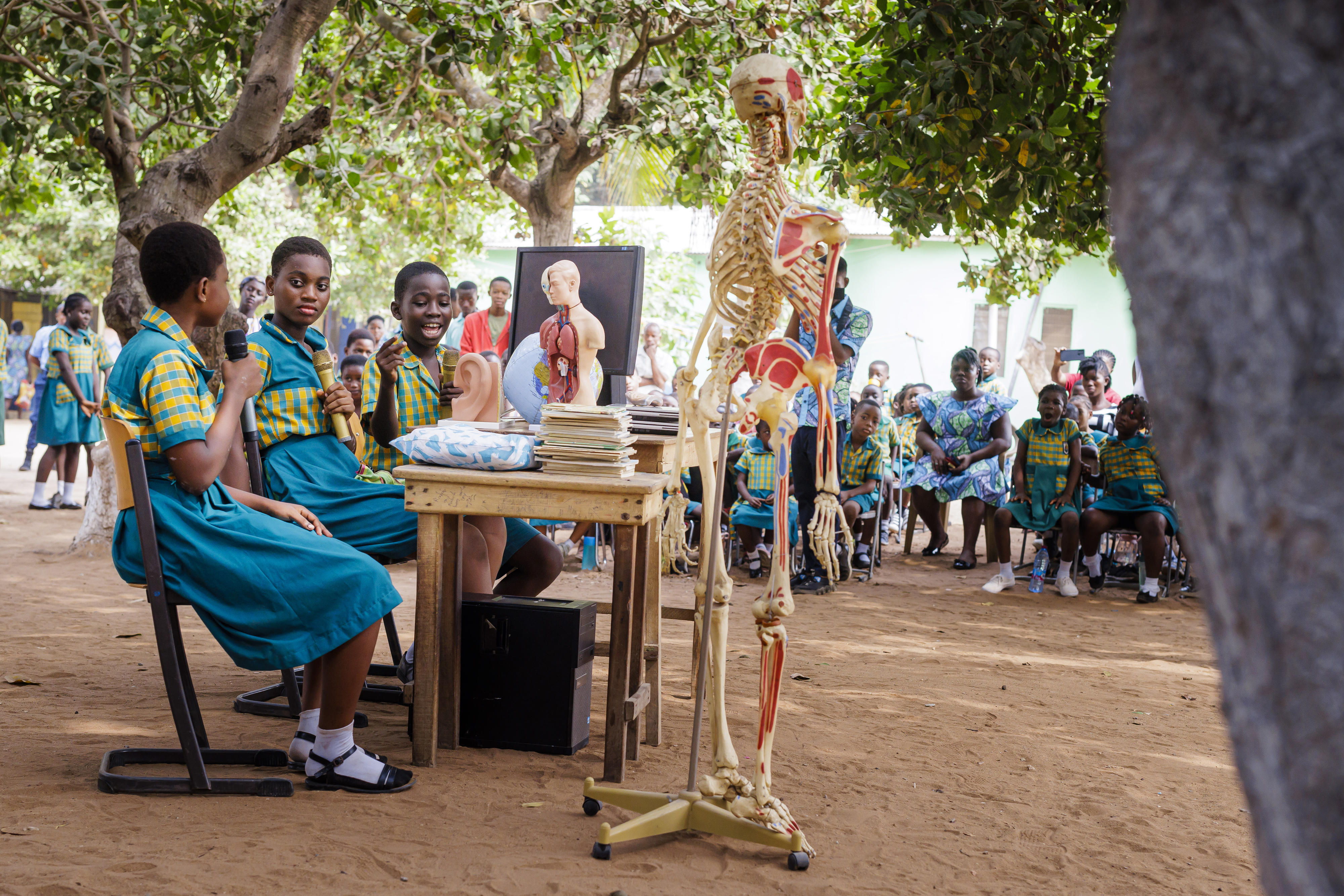 Schülerinnen und Schüler der Sunbeam-Schule in Krokrobite, Ghana