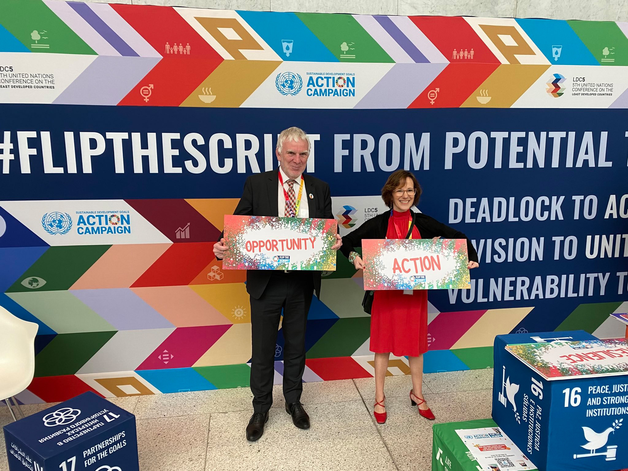 State Secretary Jochen Flasbarth at the SDG Action Campaign stand of the Fifth United Nations Conference on the Least Developed Countries (LDC5) in Doha