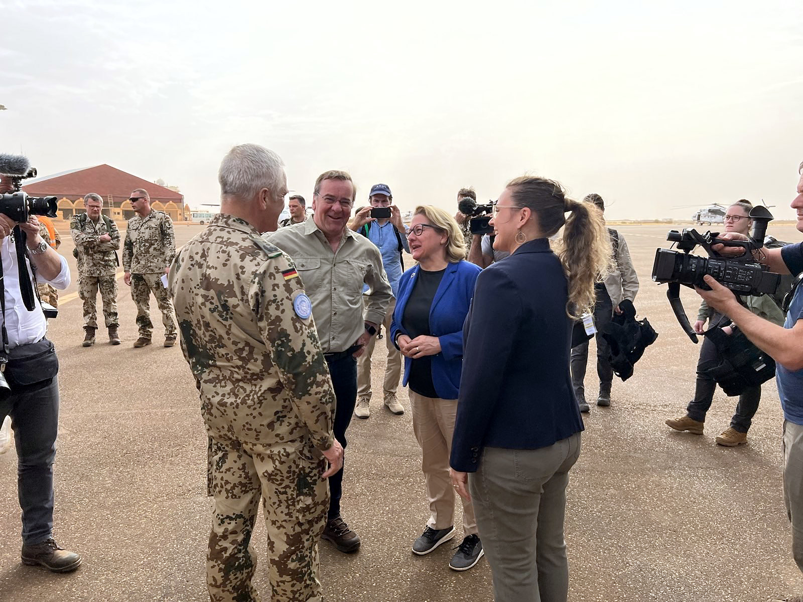 Ankunft von Bundesentwicklungsministerin Schulze und Bundesverteidigungsminister Pistorius in Mali