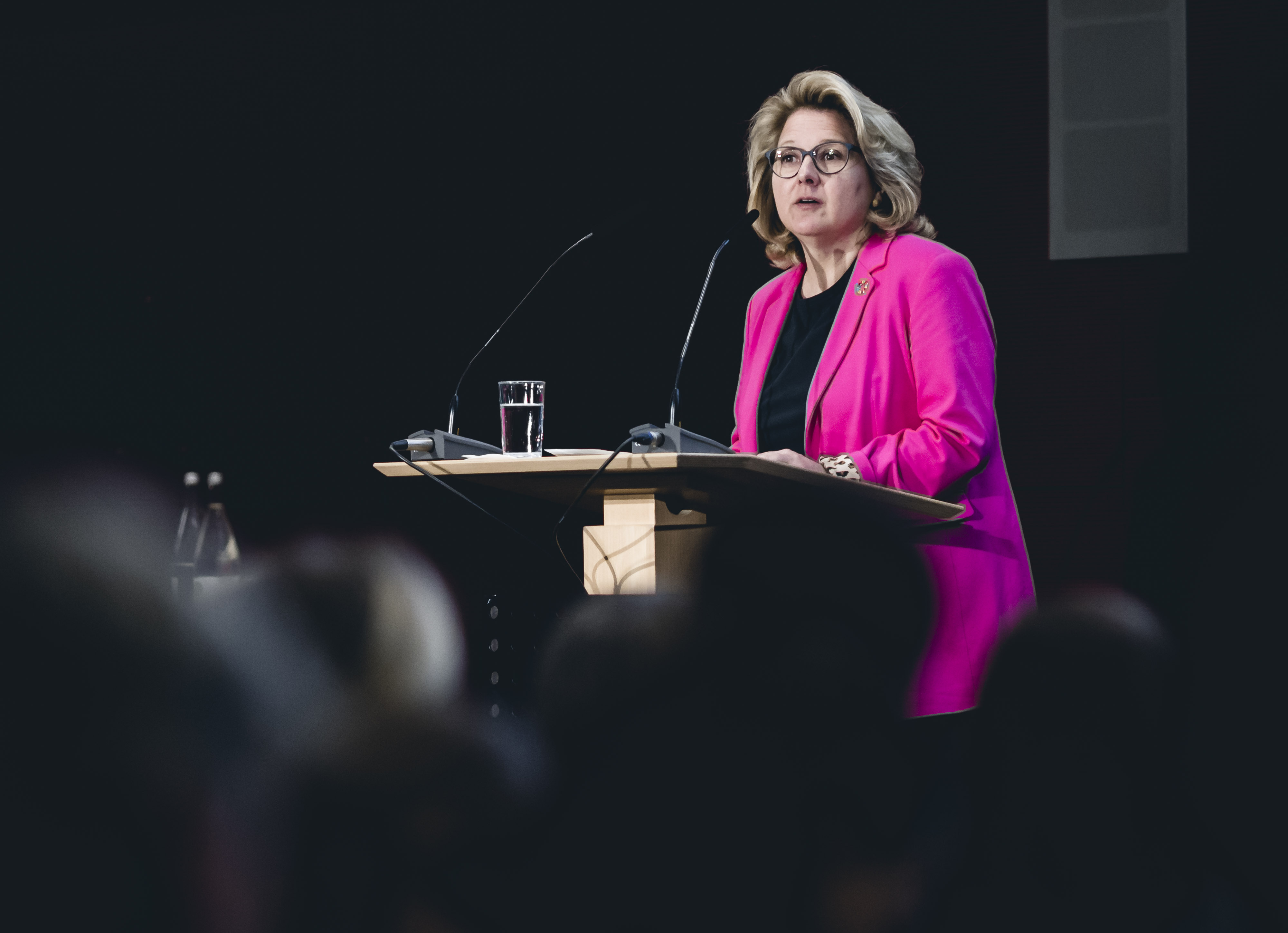 Bundesentwicklungsministerin Svenja Schulze bei ihrer Rede während der Konferenz zur Agenda 2030 am 9. Mai 2023