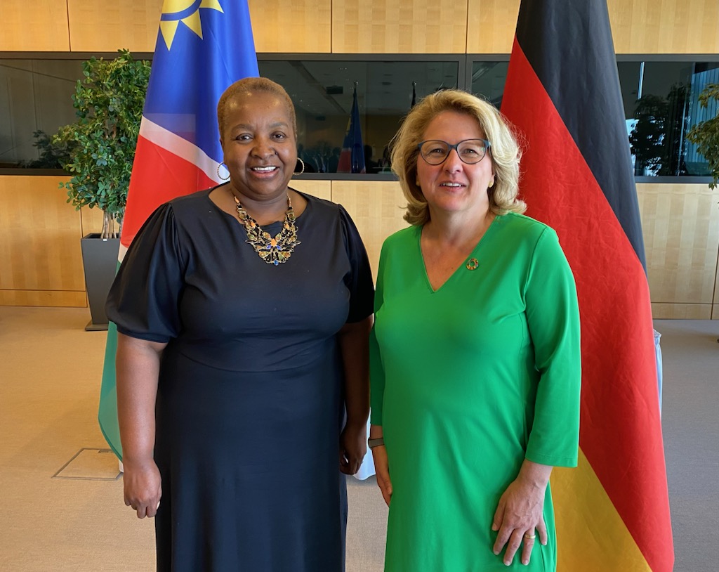Regierungsverhandlungen mit Namibia in Berlin: Bundesentwicklungsministerin Svenja Schulze mit der namibischen Verhandlungsführerin Wilhencia Uiras