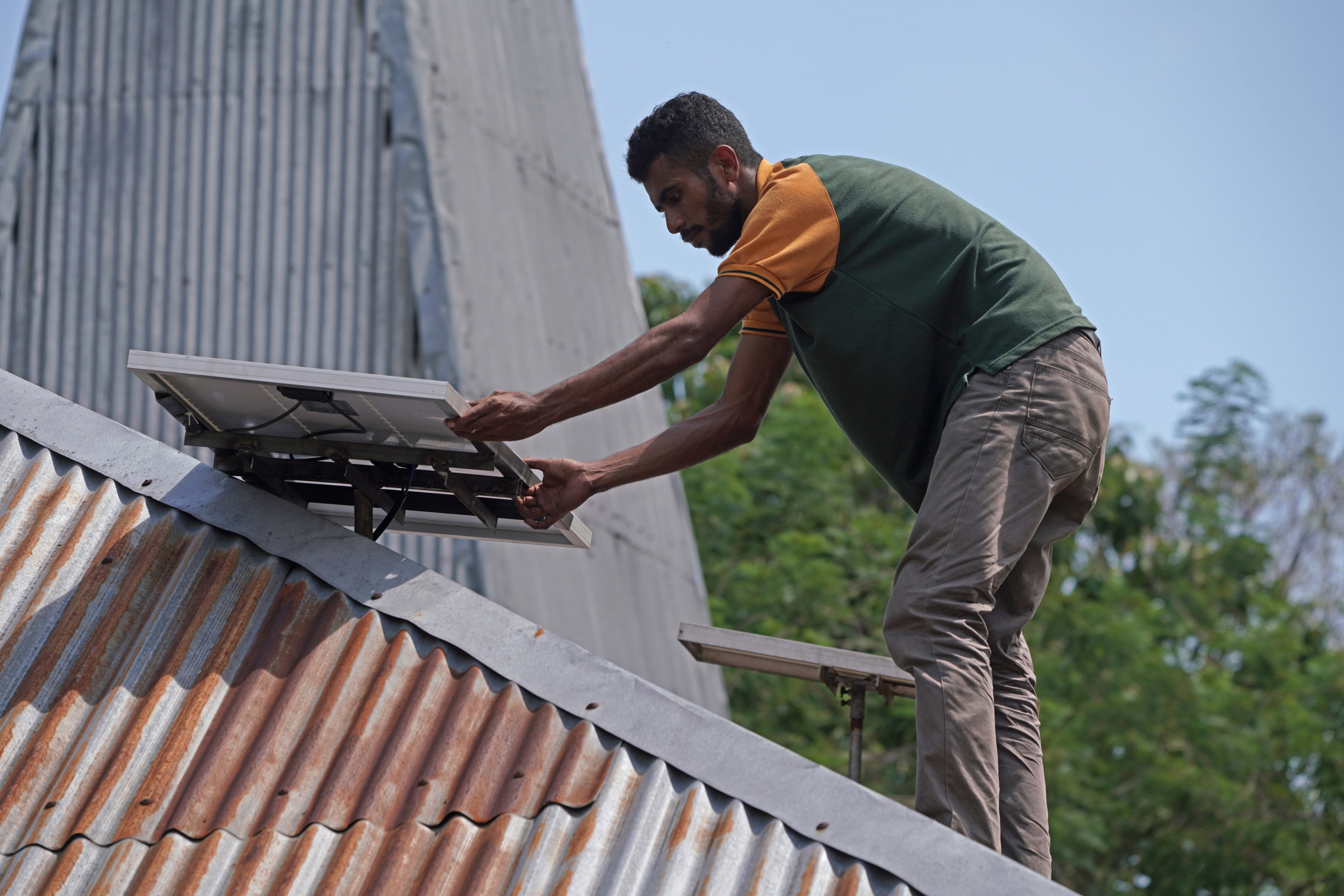 Installation eines Solar-Home-Systems auf Sumba