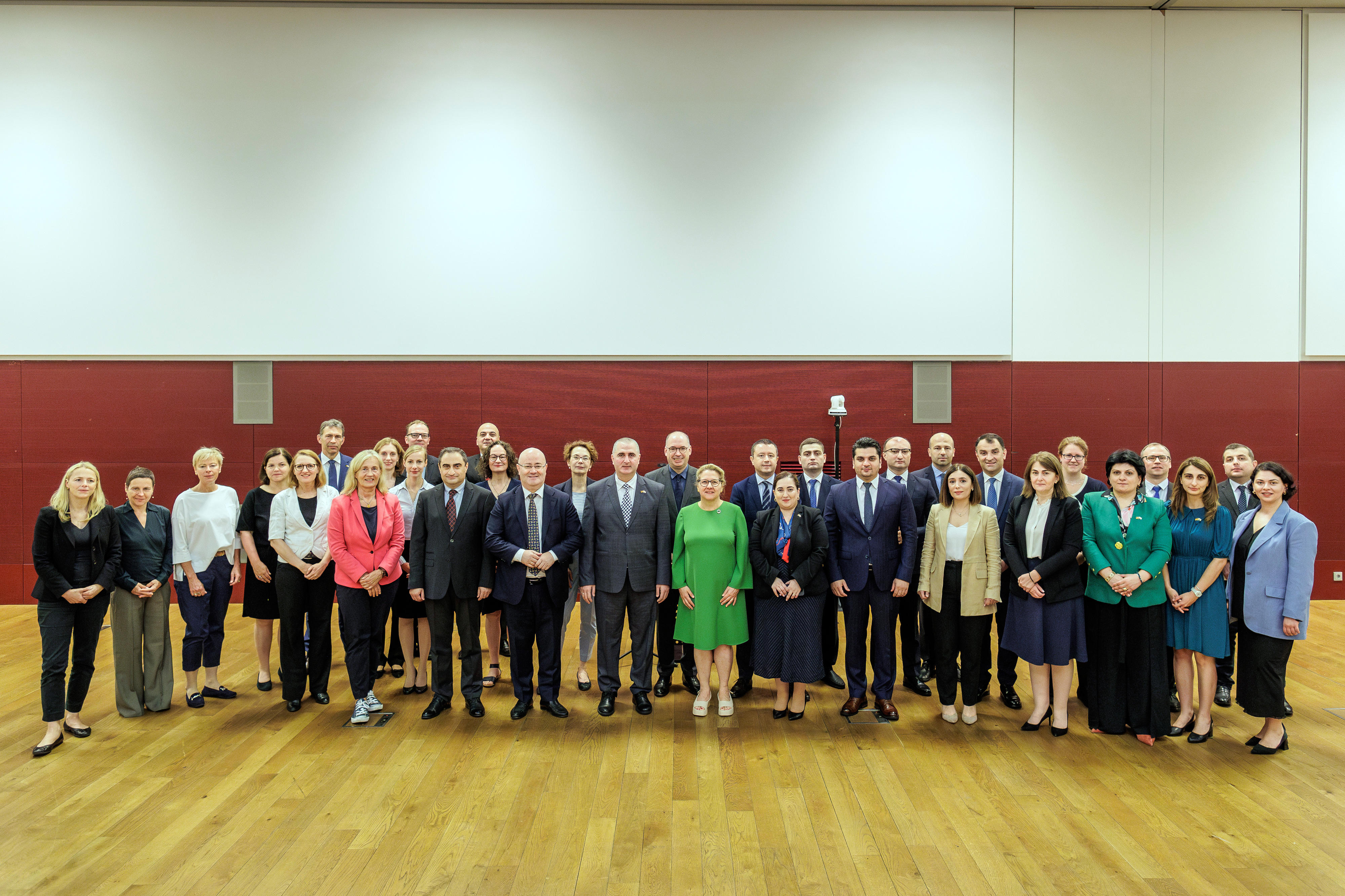 Familienfoto im Rahmen der Eröffnung der Regierungsverhandlungen mit Georgien im BMZ in Berlin