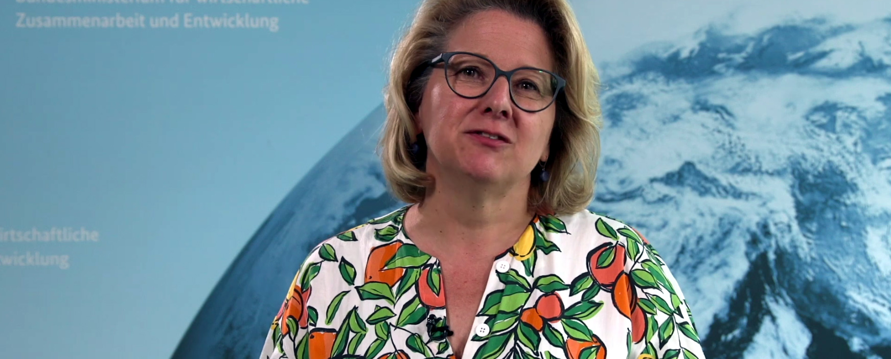 Still from the video message by German Development Minister Svenja Schulze on the occasion of her taking on the presidency of the Sahel Alliance (English with French subtitles)