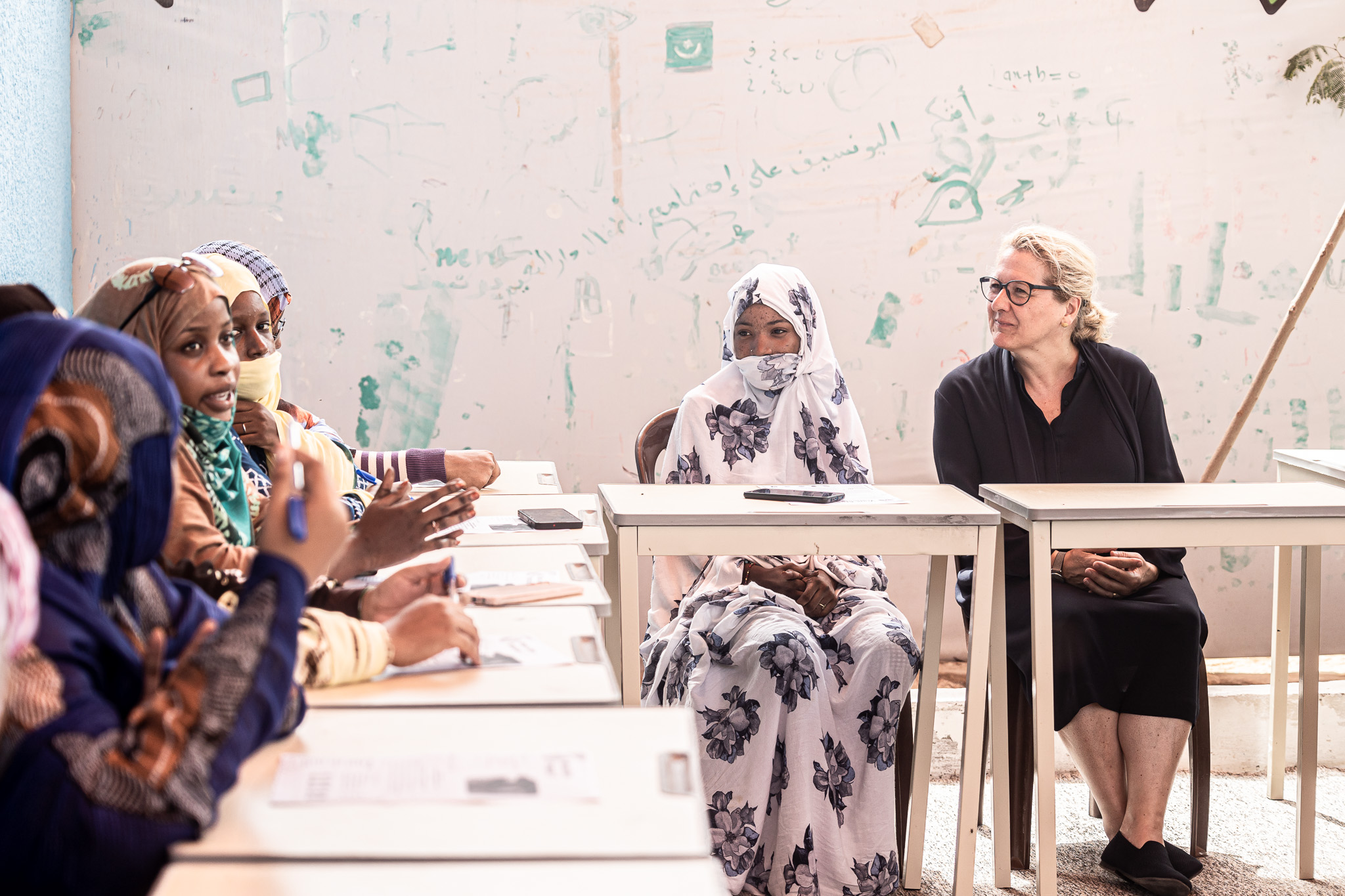 Besuch eines von Deutschland unterstützen Vorhabens zur Stärkung der Situation von Frauen und Mädchen durch Bildung und Ausbildung in Dar Naim, Mauretanien