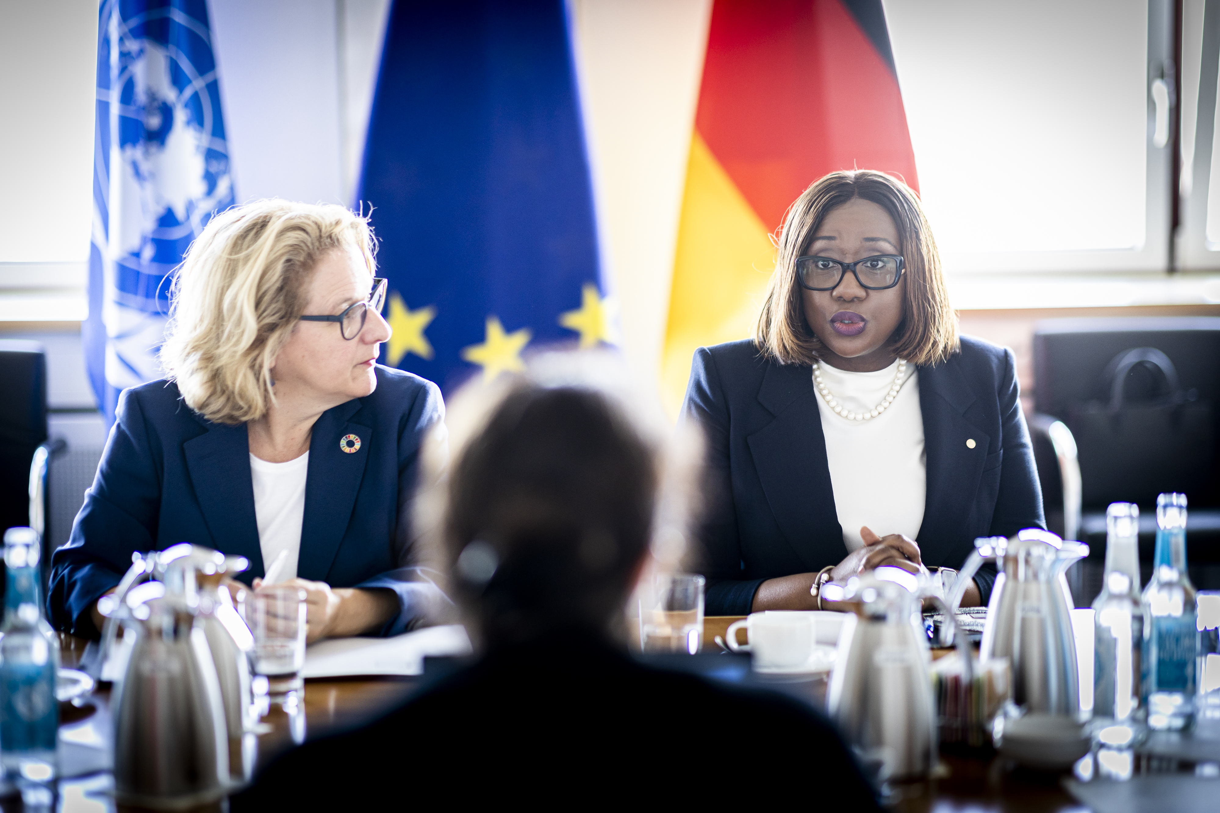 Bundesentwicklungsministerin Svenja Schulze mit Damtien Tchintchibidja, Vizepräsidentin der Westafrikanischen Wirtschaftsgemeinschaft (ECOWAS)