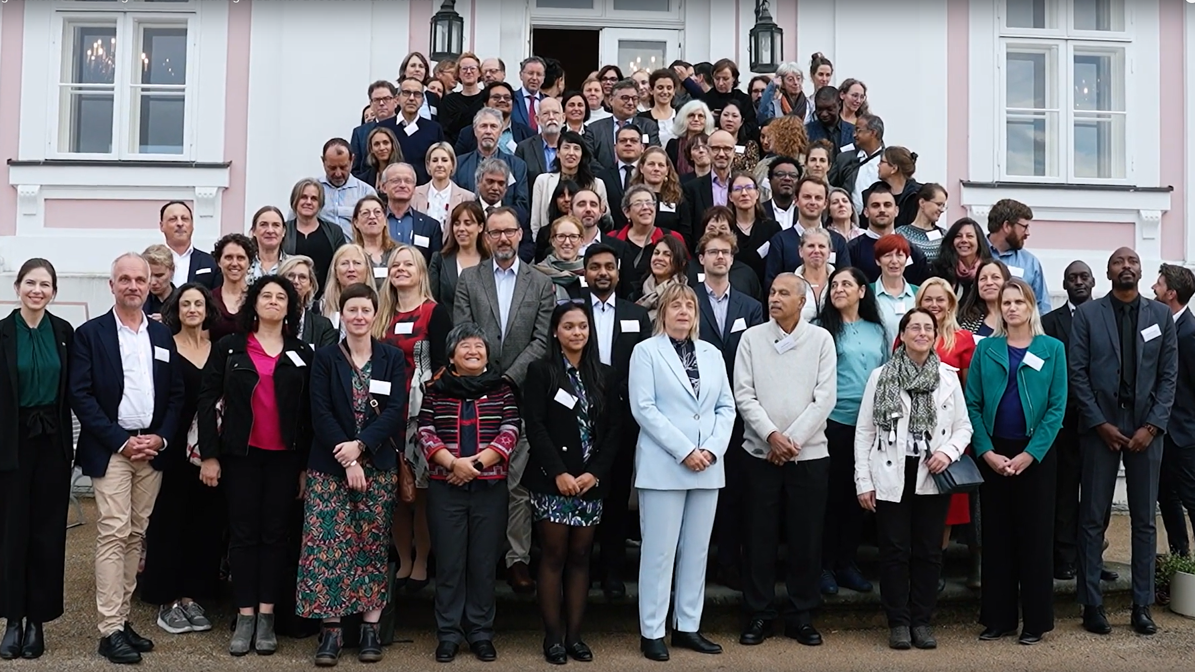 Standbild aus dem BMZ-Video zur Veranstaltung "Breaking Barriers: Advancing the One Health Agenda with a Focus on Environment" am 12. und 13. Oktober 2023 in Schluss Friedrichsfelde in Berlin