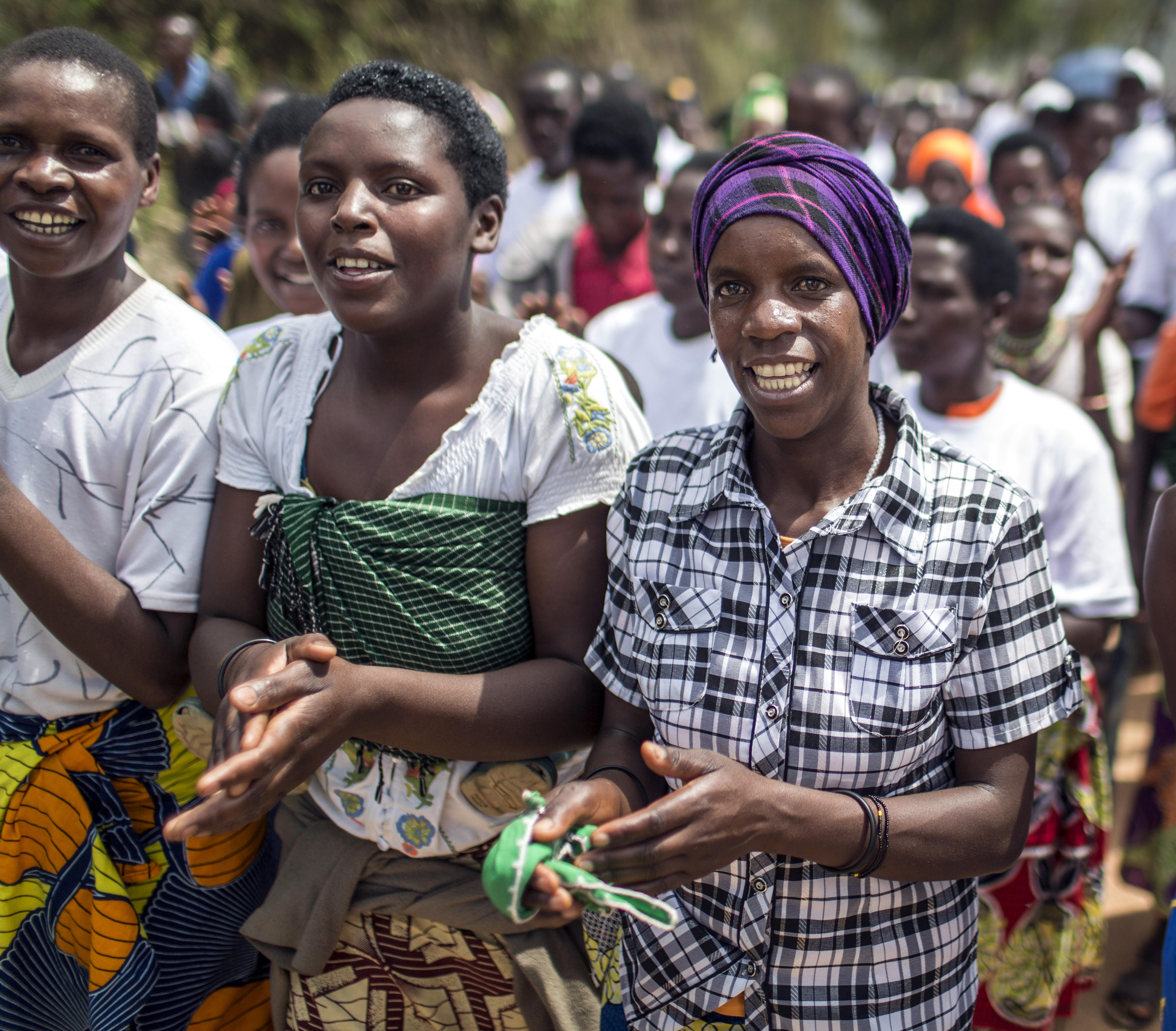 Marsch der Bevölkerung von Musebeya zu einem öffentlichen Dialog über die Verbesserung der politischen Teilhabe von Bürgern, Ruanda 2014