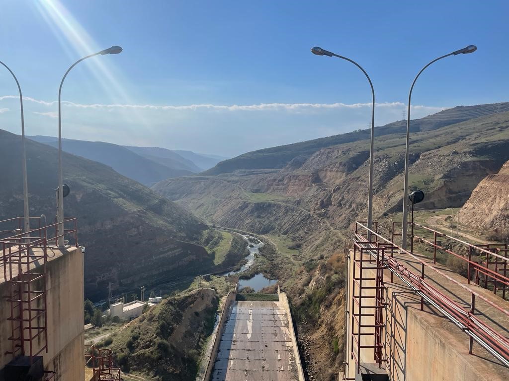 Abfluss der König-Talal-Talsperre in Jordanien