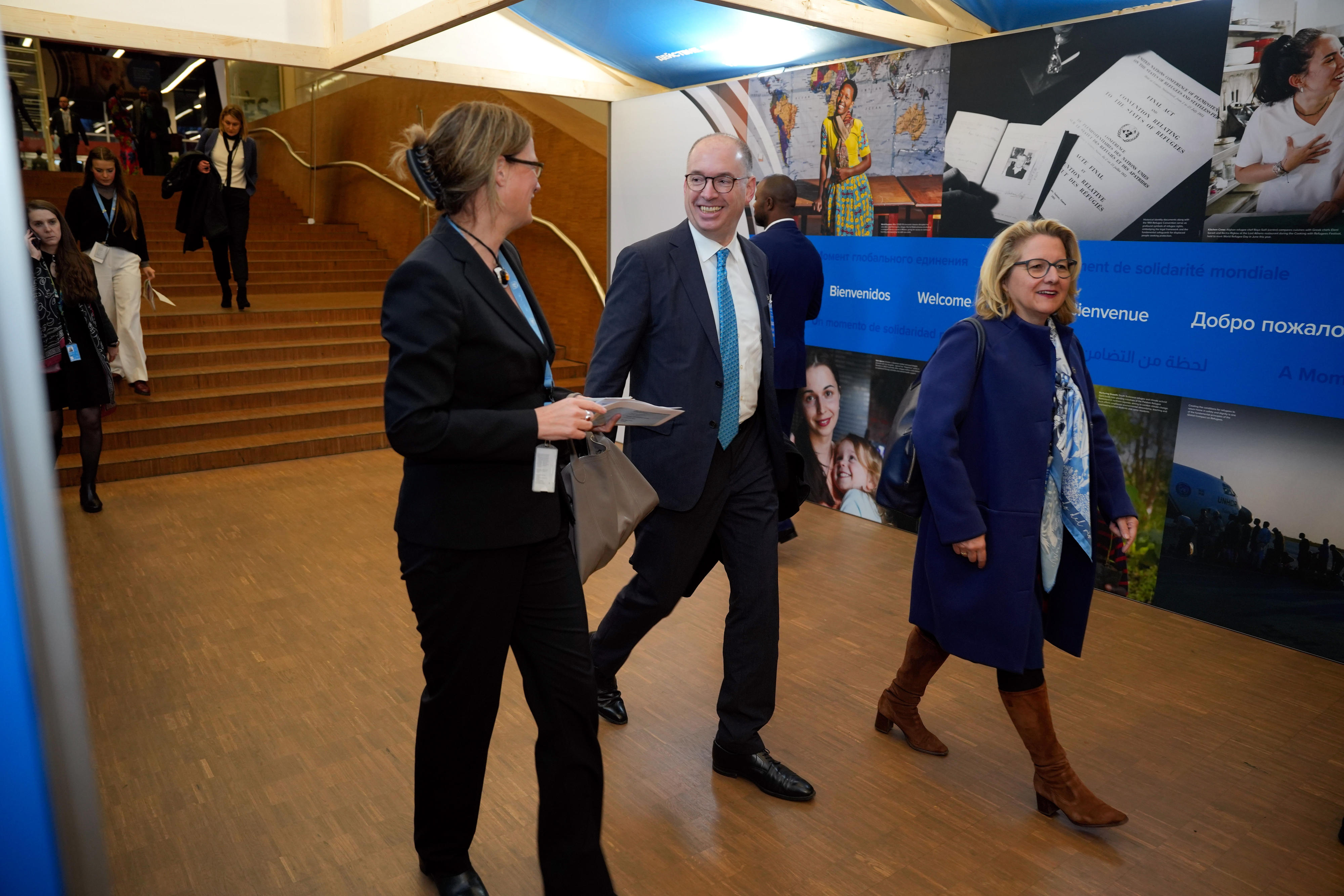 Bundesentwicklungsministerin Svenja Schulze und der Parlamentarische Staatssekretär Niels Annen bei ihrer Ankunft beim Globalen Flüchtlingsforum 2023 in Genf