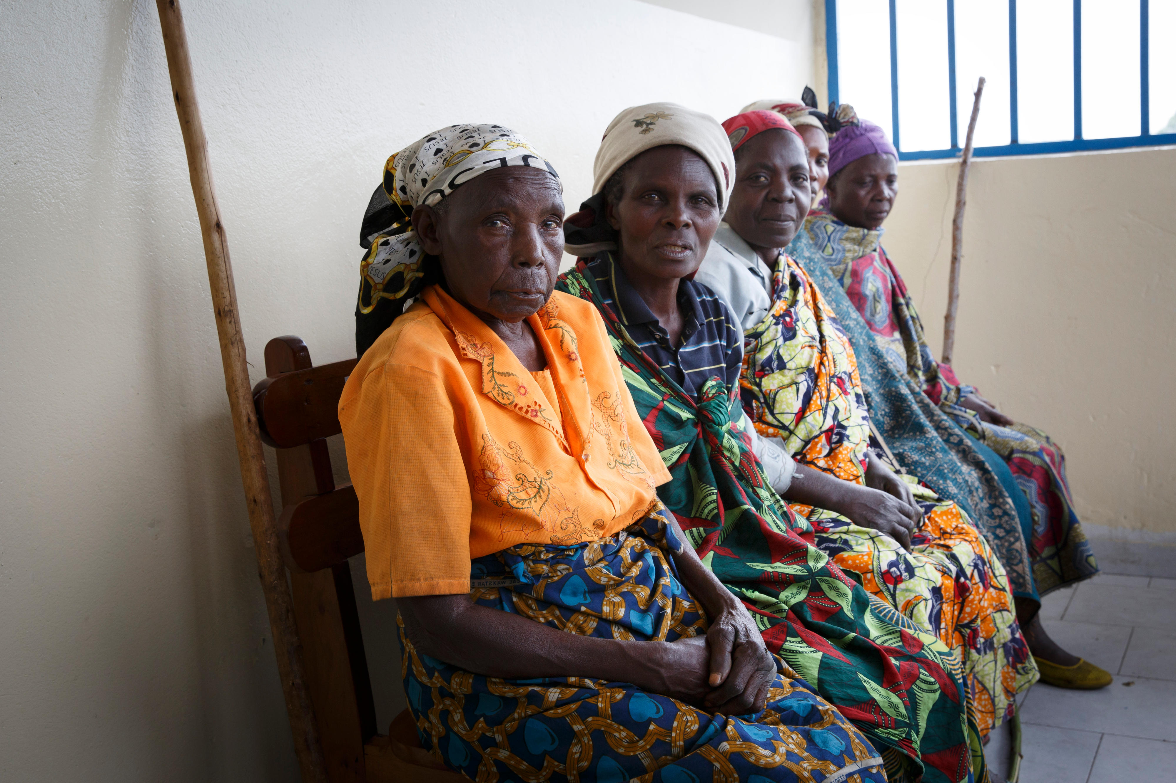 Frauen warten im Gesundheitszentrum von Kibati (nahe Goma, Demokratische Republik Kongo)