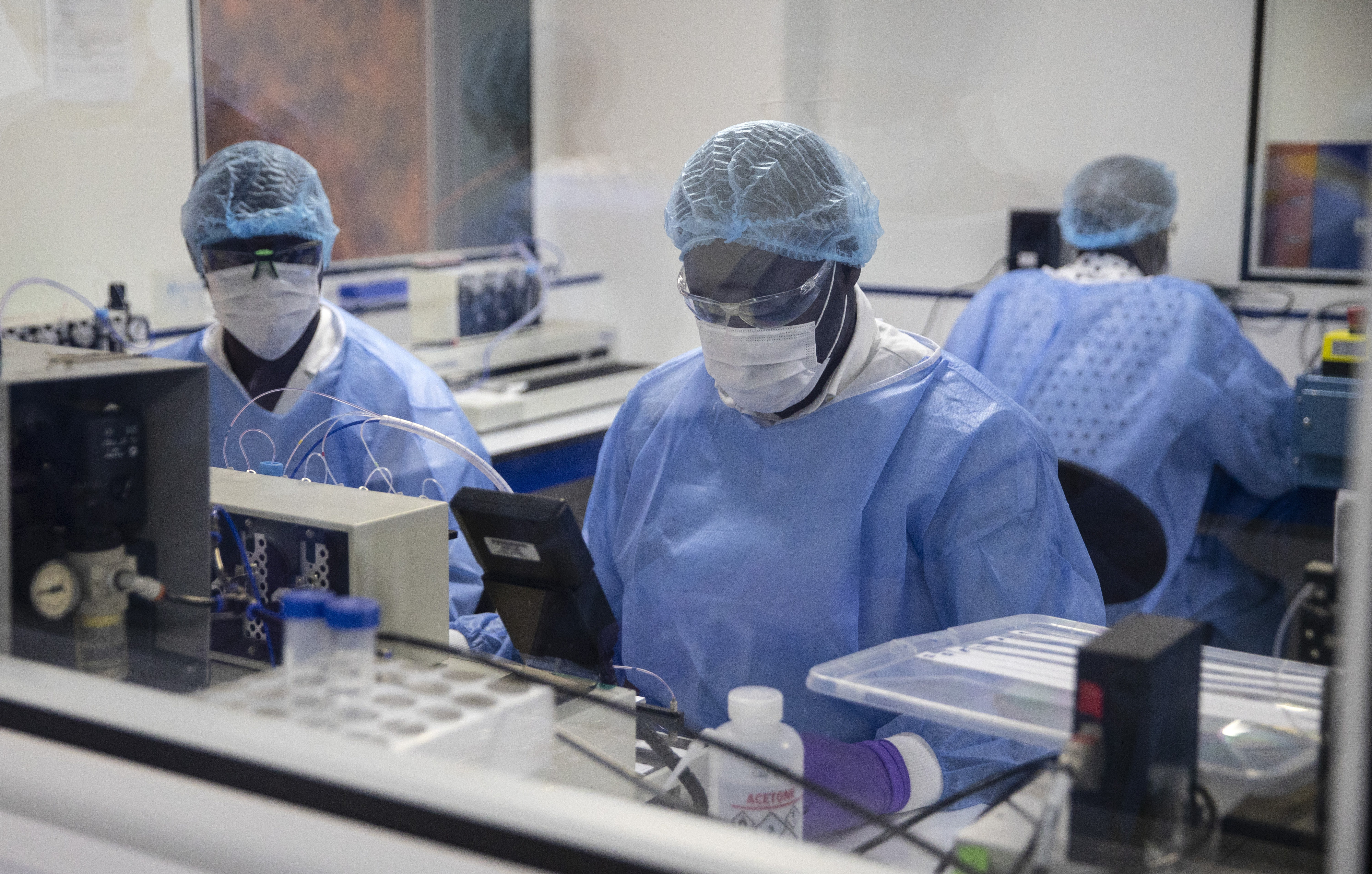 Produktion von Corona-Tests im Institut Pasteur in Dakar, Senegal