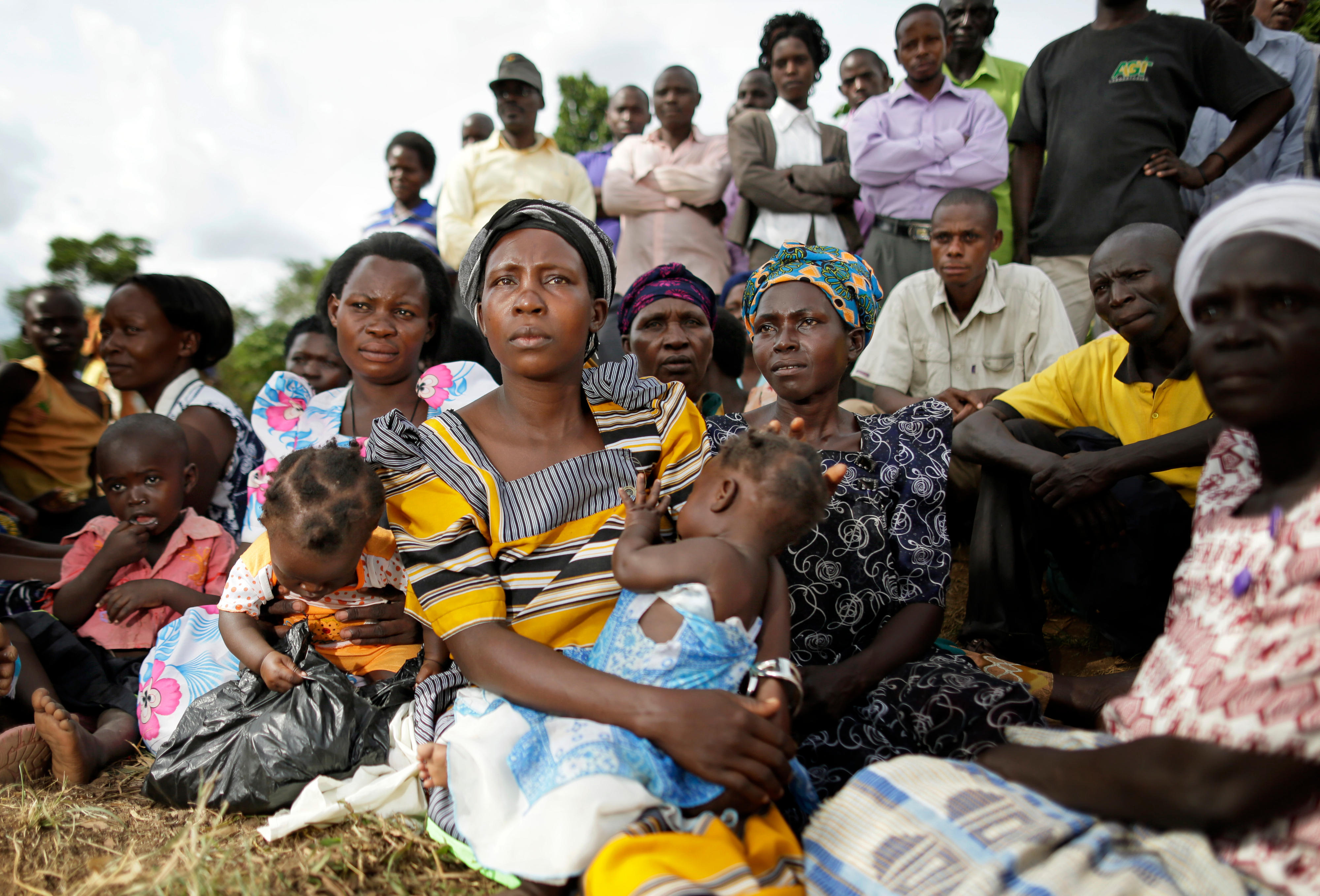 Mütter mit Kindern im Dorf Kabunyata (Uganda)