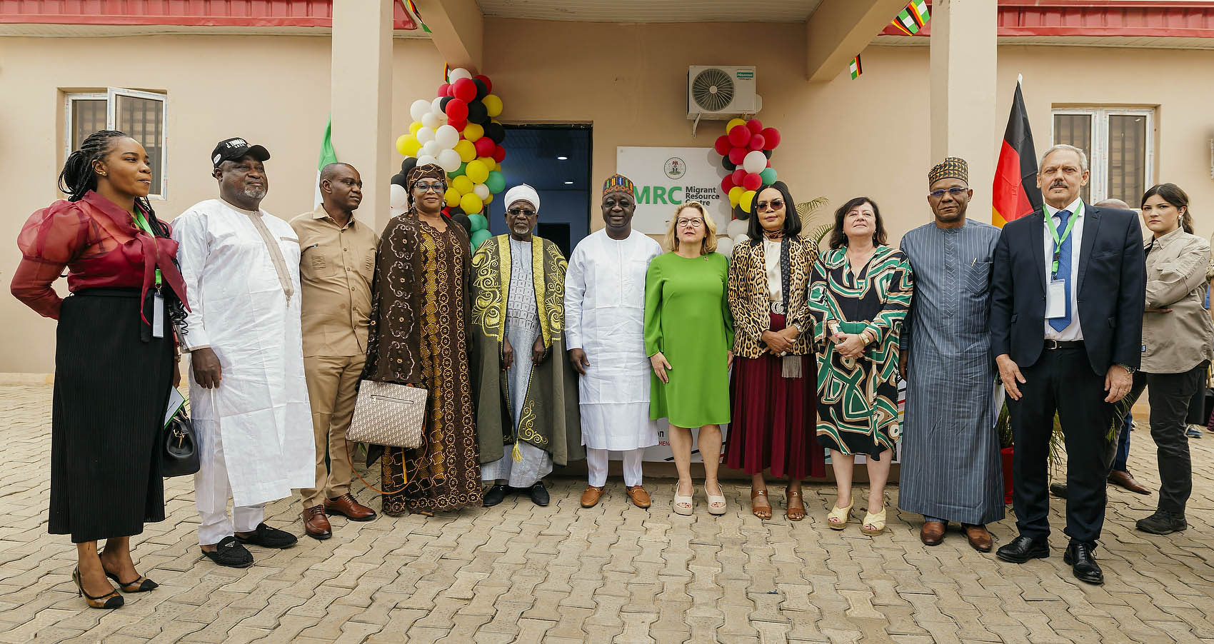 Official opening of the "Migration Resource Centre" in Nyanya. It is part of a network in Nigeria. The advice centres are run by the Nigerian government on its own responsibility and are supported by the BMZ's "Centres for Migration and Development" lighthouse initiative. German development cooperation is already present in three locations in Nigeria: Abuja, Benin City and Lagos.