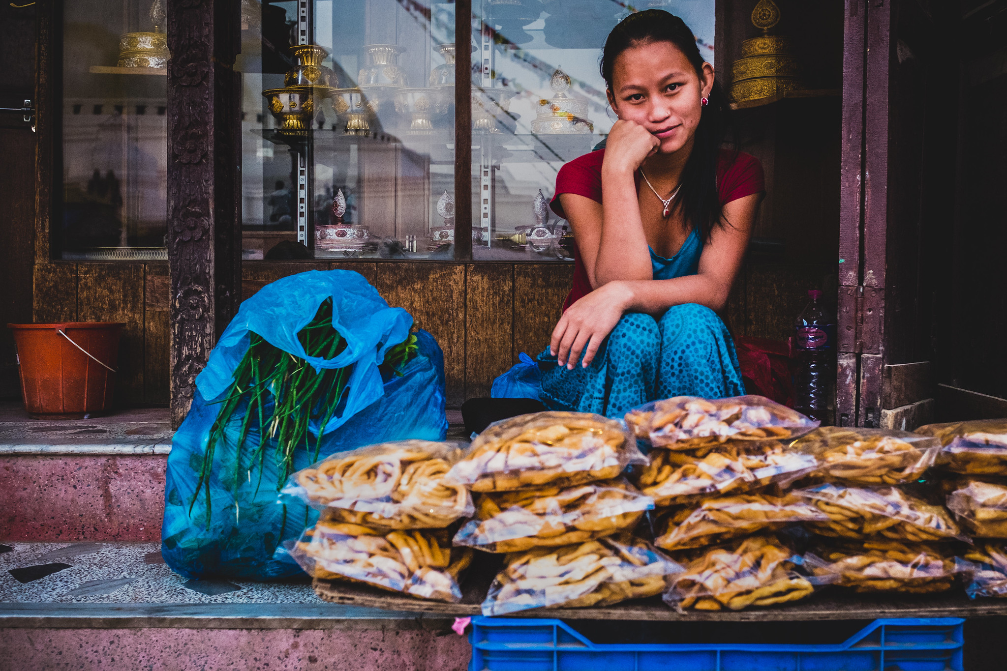Junge Frau beim Neujahrsfest Sonam Lhosar des Tamang-Volkes 2019 in Kathmandu, Nepal