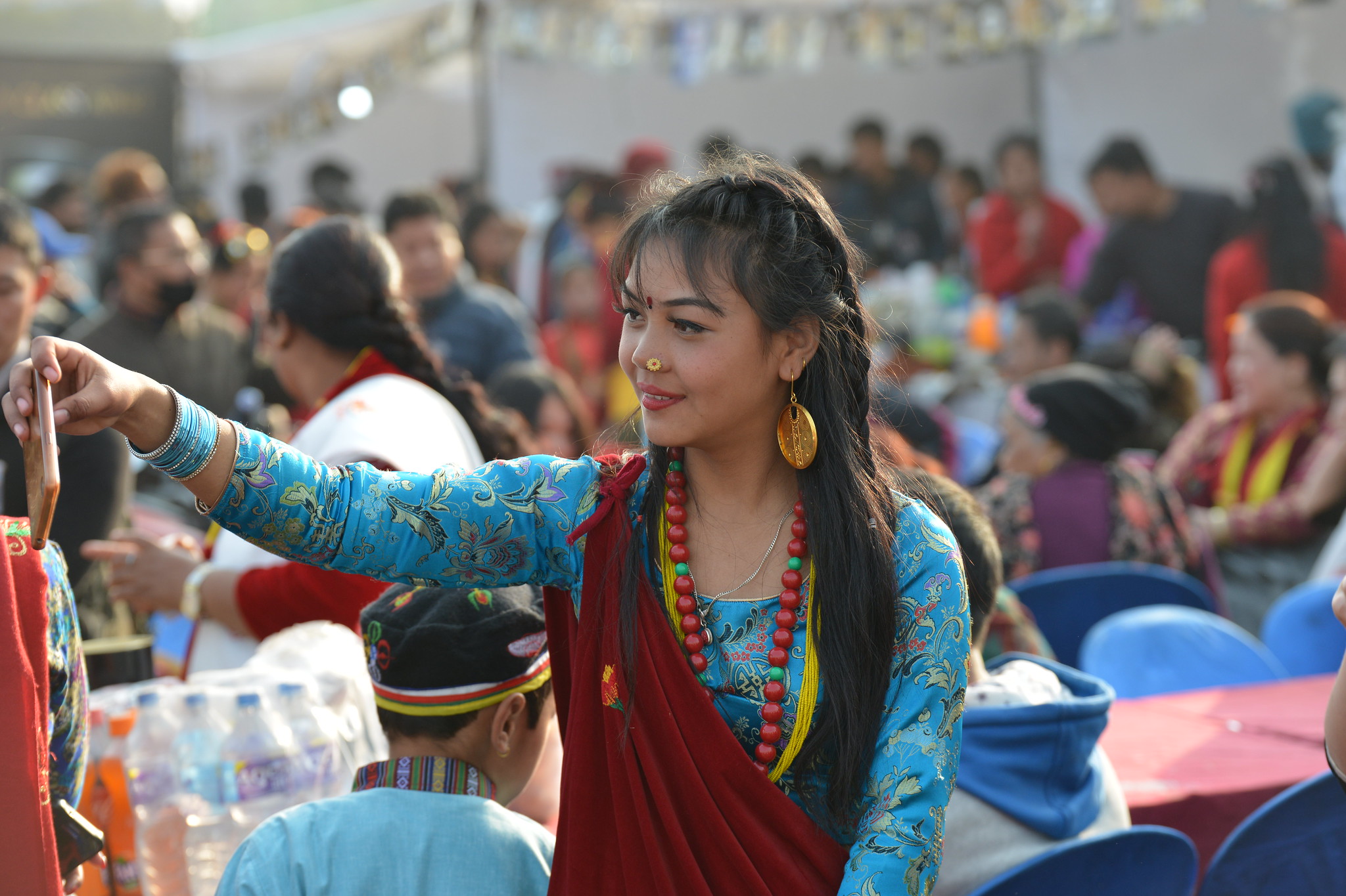 Junge Frau beim Neujahrsfest Sonam Lhosar des Tamang-Volkes 2019 in Kathmandu, Nepal