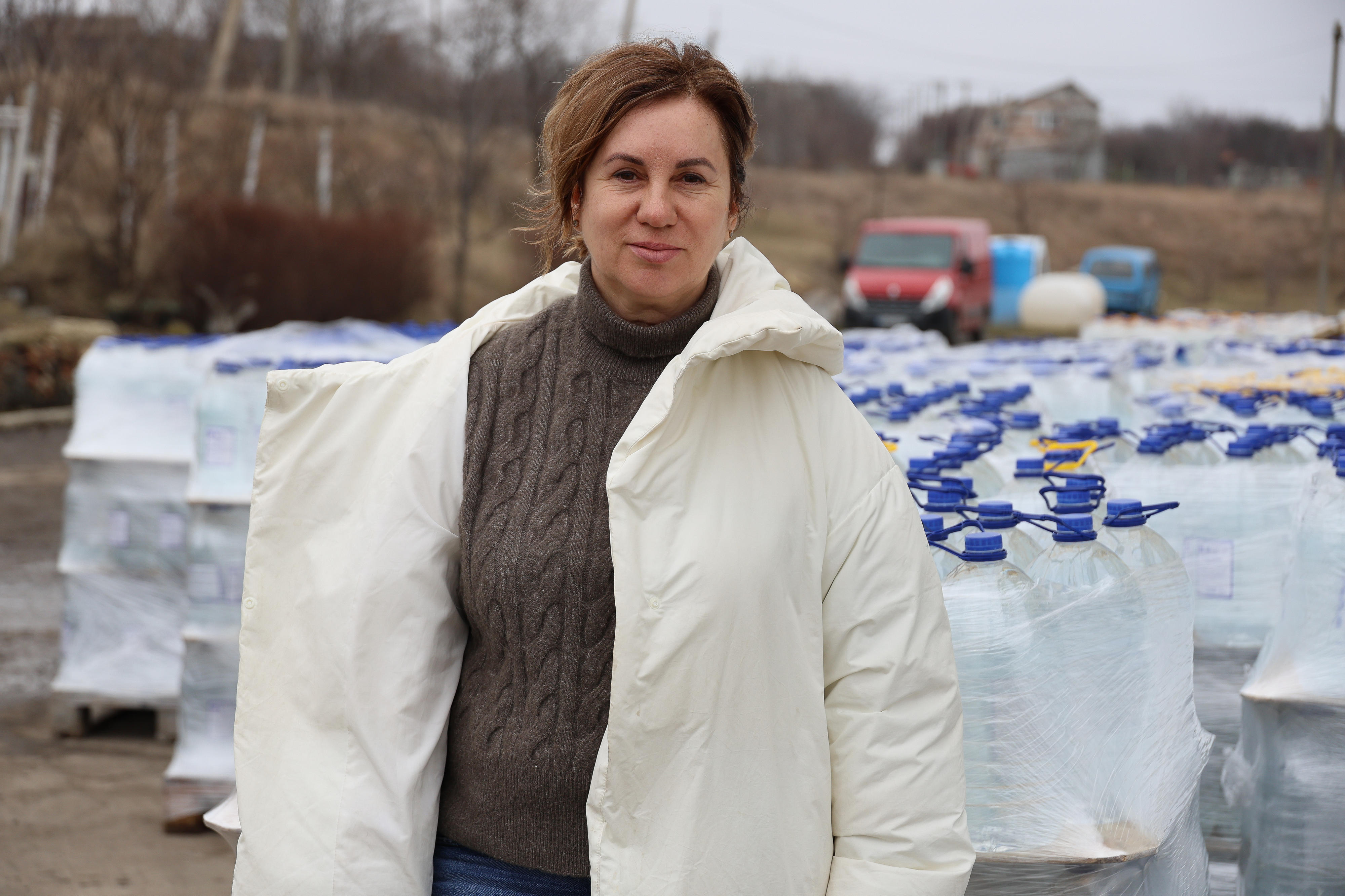 Die Unternehmerin S. konnte mit Unterstützung des BMZ neue Mehrwegbehälter für Trinkwasser kaufen und produziert nun rund 30.000 Liter Trinkwasser täglich.