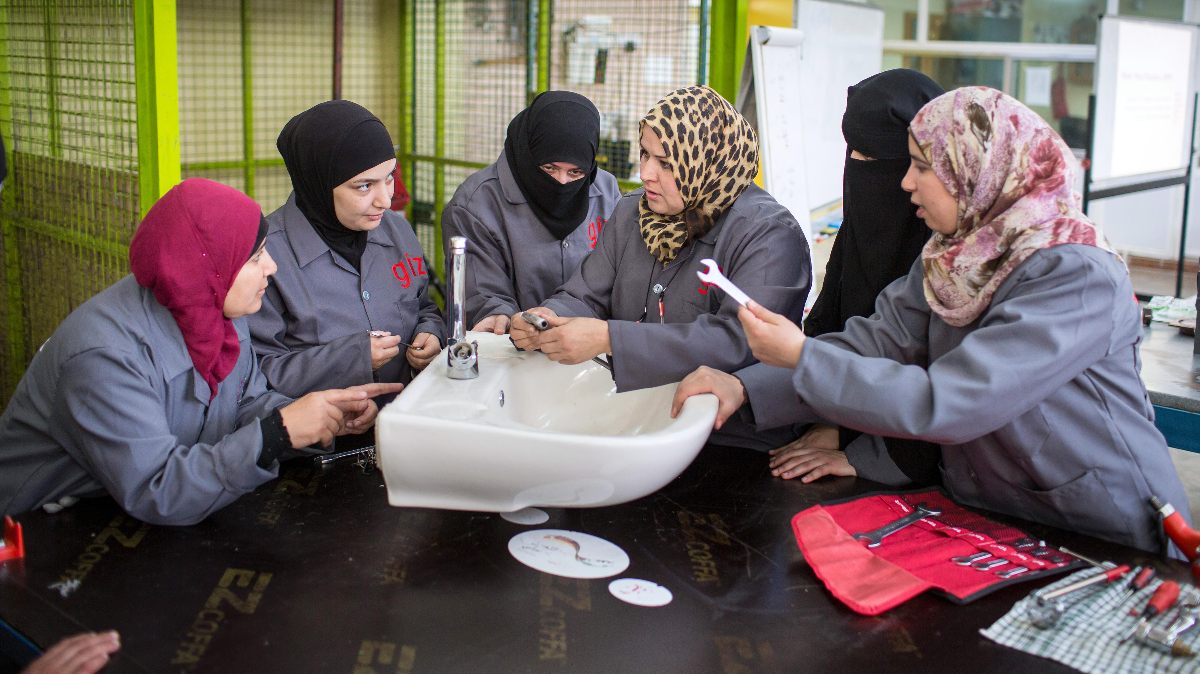 Ausbildung von syrischen Flüchtlingen als Klempnerinnen in Jordanien