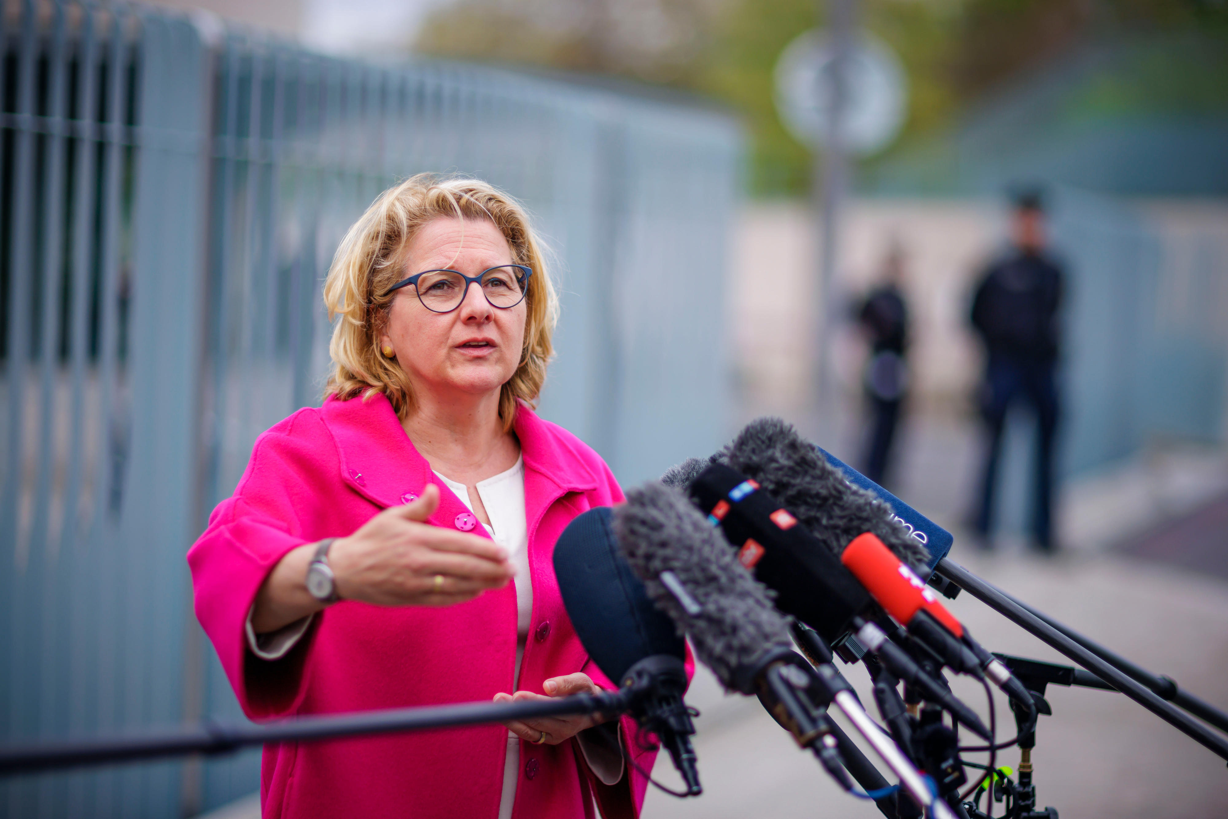 Pressestatement von Bundesentwicklungsministerin Svenja Schulze nach der Sitzung des Bundeskabinetts, in der ein Eckpunktepapier zur Mobilisierung des Privatsektors für den Wiederaufbau der Ukraine beschlossen wurde