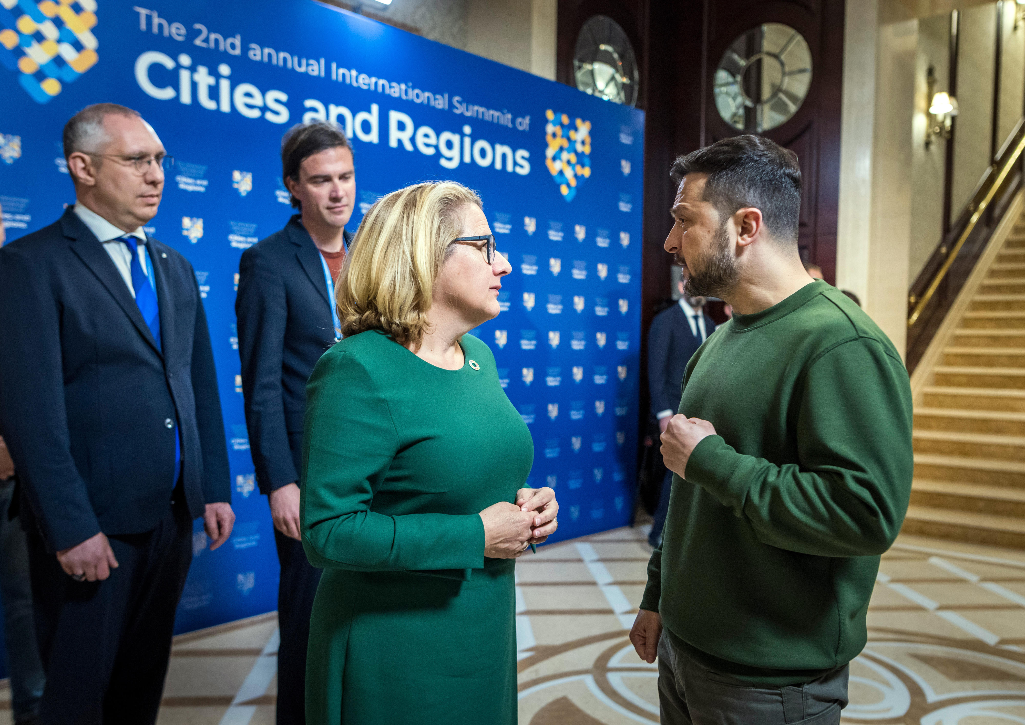 Entwicklungsministerin Svenja Schulze im Gespräch mit dem ukrainischen Präsidenten Wolodimyr Selenskyj bei ihrem Besuch in Kyjiw