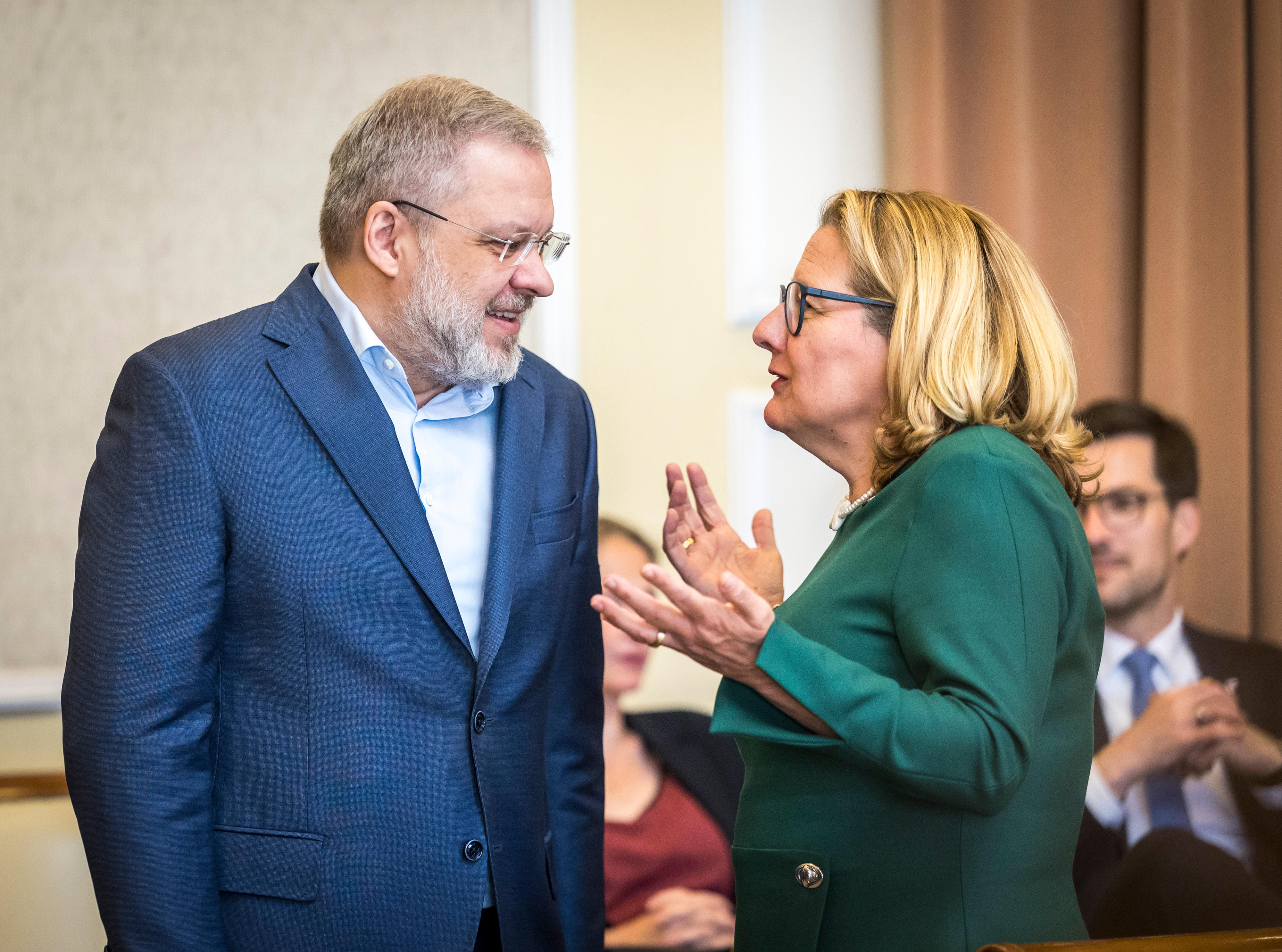 The Ukrainian Minister for Energy, German Galuchenko, in conversation with Development Minister Svenja Schulze