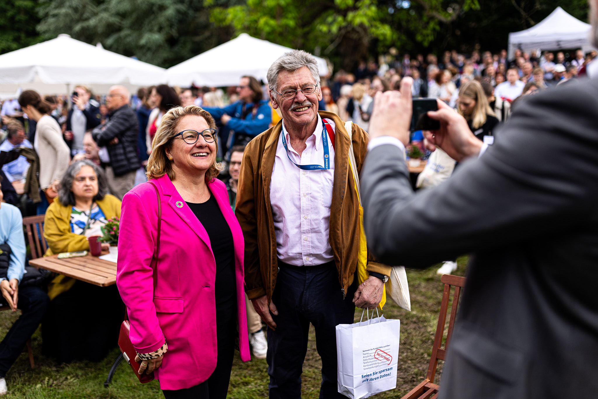 Fototermin mit Bundesentwicklungsministerin Svenja Schulze beim Fest der Demokratie und Tag der offenen Tür im Entwicklungsministerium in Bonn