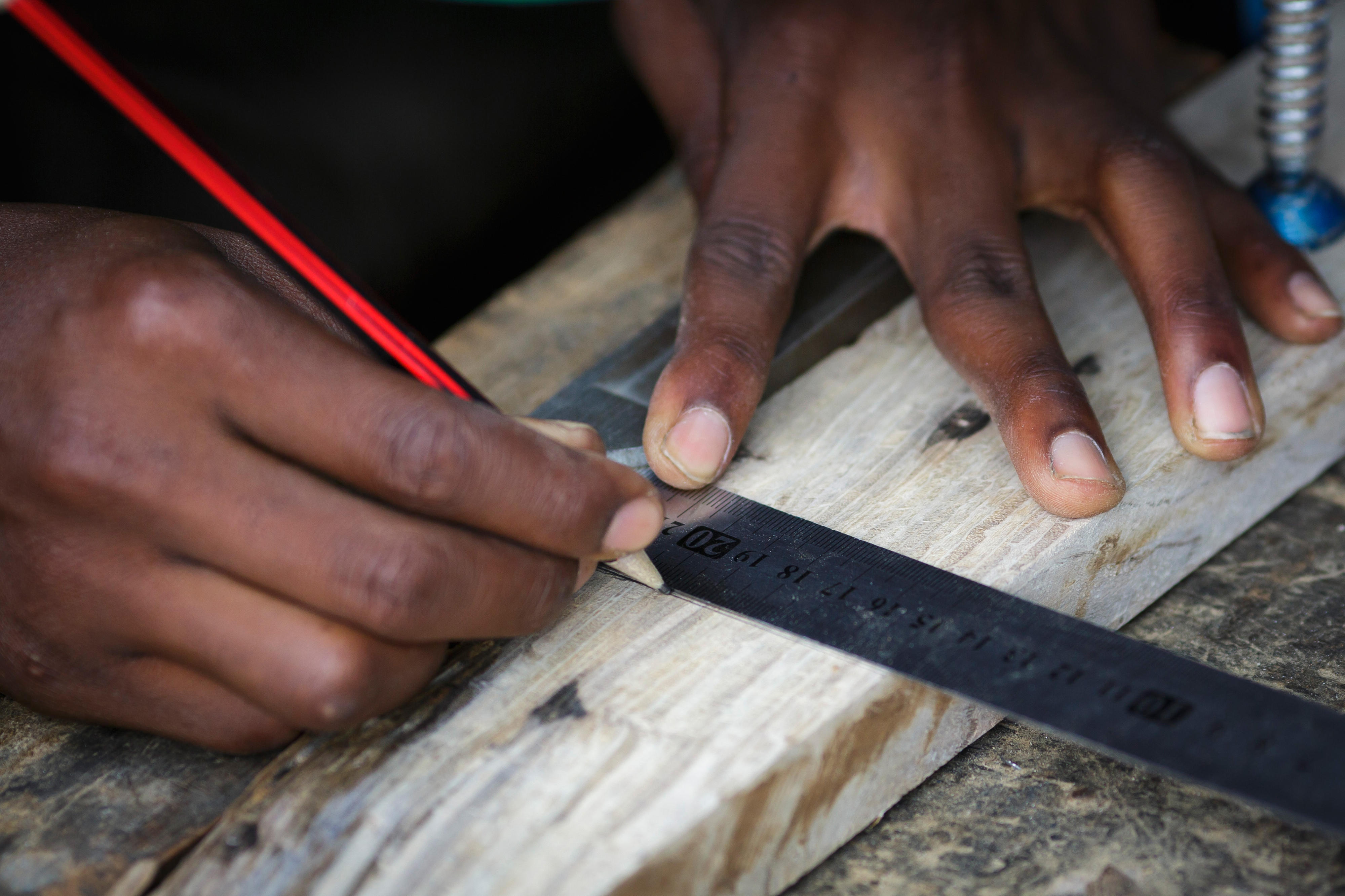 Ausbildung zum Tischler in der Berufsschule Young Africa in Beira, Mosambik