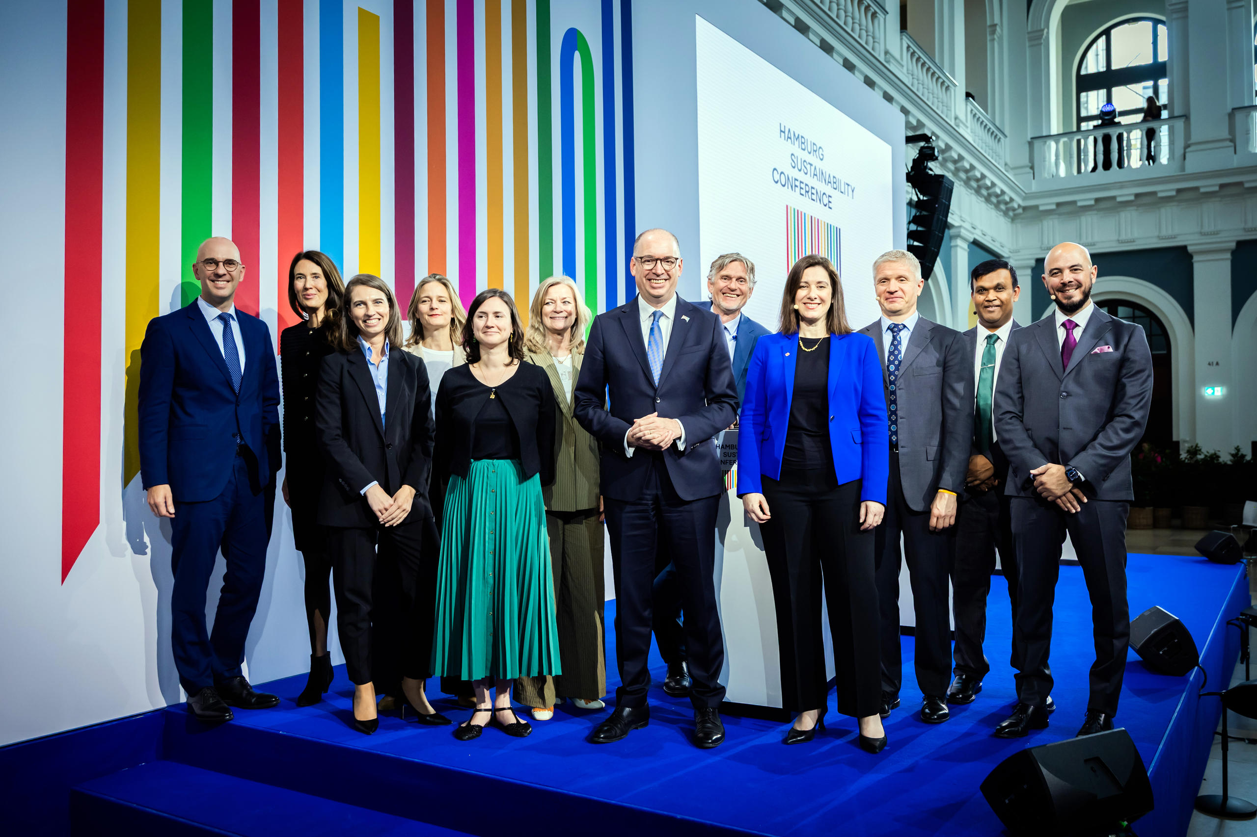 Members of the Hamburg Sustainability Platform (HSP) at the signing of a joint declaration of intent at the Hamburg Sustainability Conference 2025