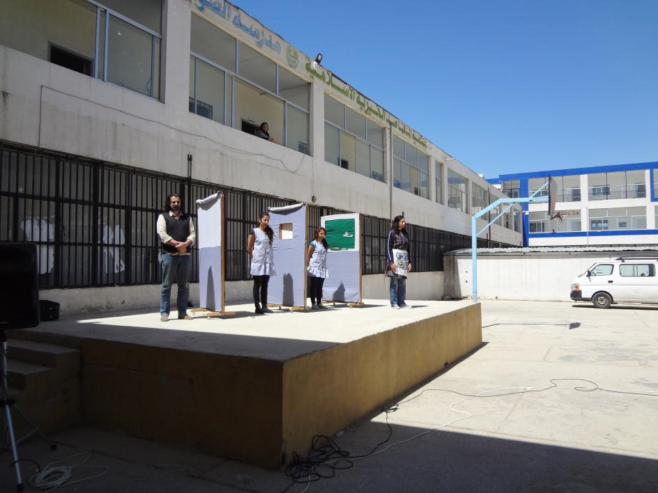 In the ‘Someone is listening to me!’ project, pupils and teachers in Lebanon work together to create a play that encourages people to think about prejudices against others. No solutions are given, but the audience is encouraged to reflect for themselves.