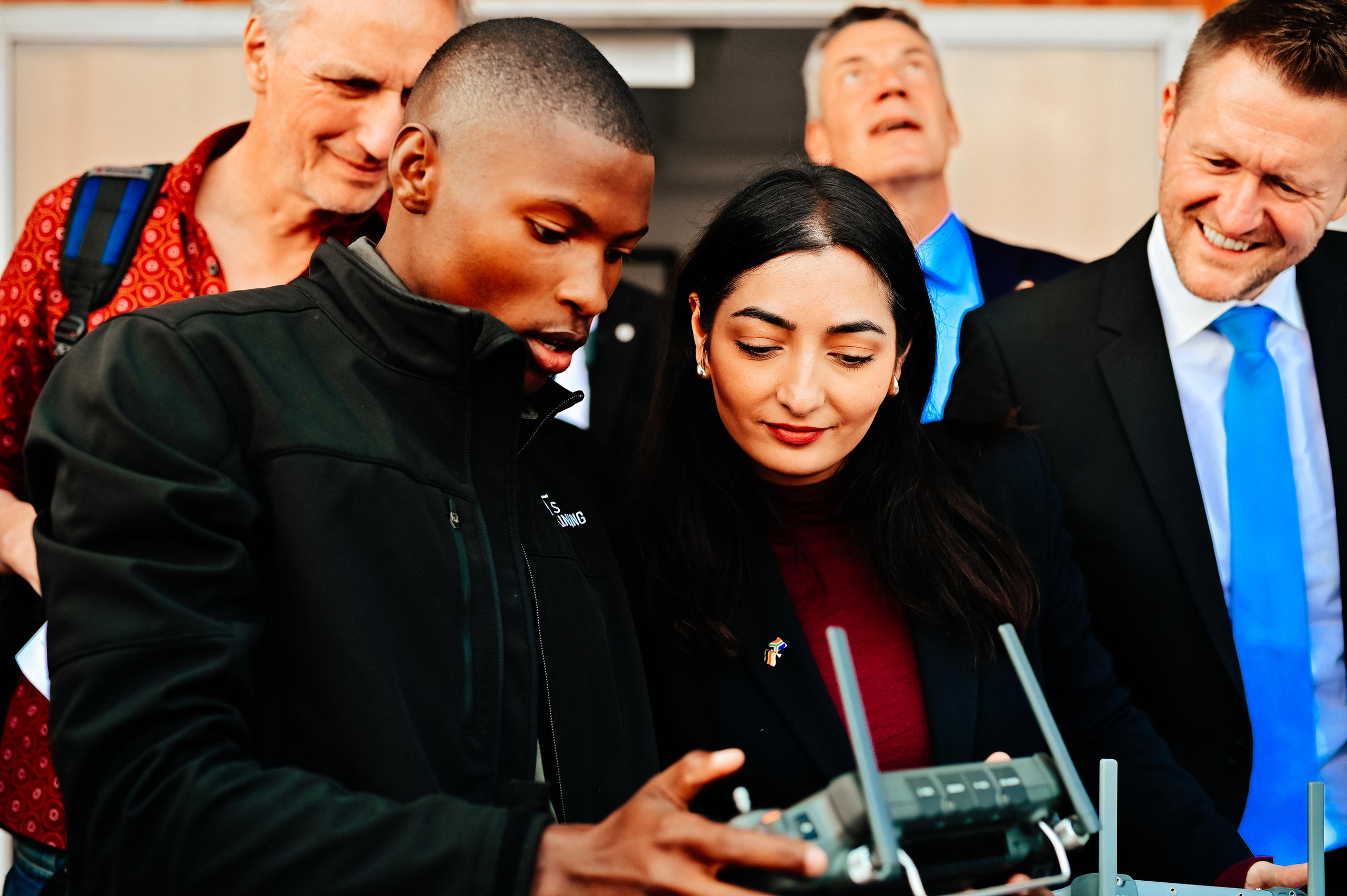 Ministerin Reem Alabali Radovan im YES4Youth Hub im Township Alexandra