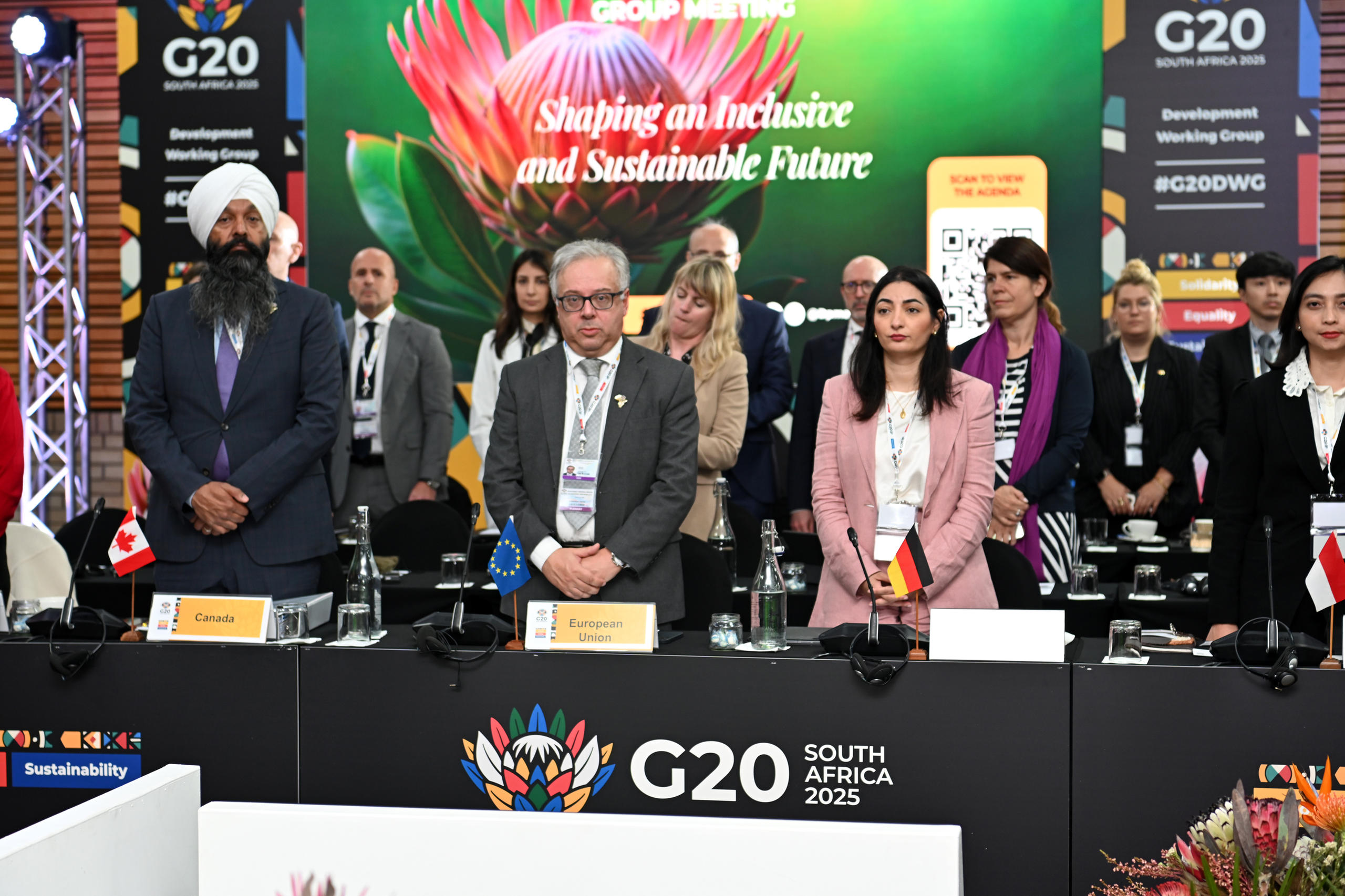 Entwicklungsministerin Reem Alabali Radovan und andere staatliche Vertreter beim G20-Entwicklungsminister*innentreffen in Südafrika