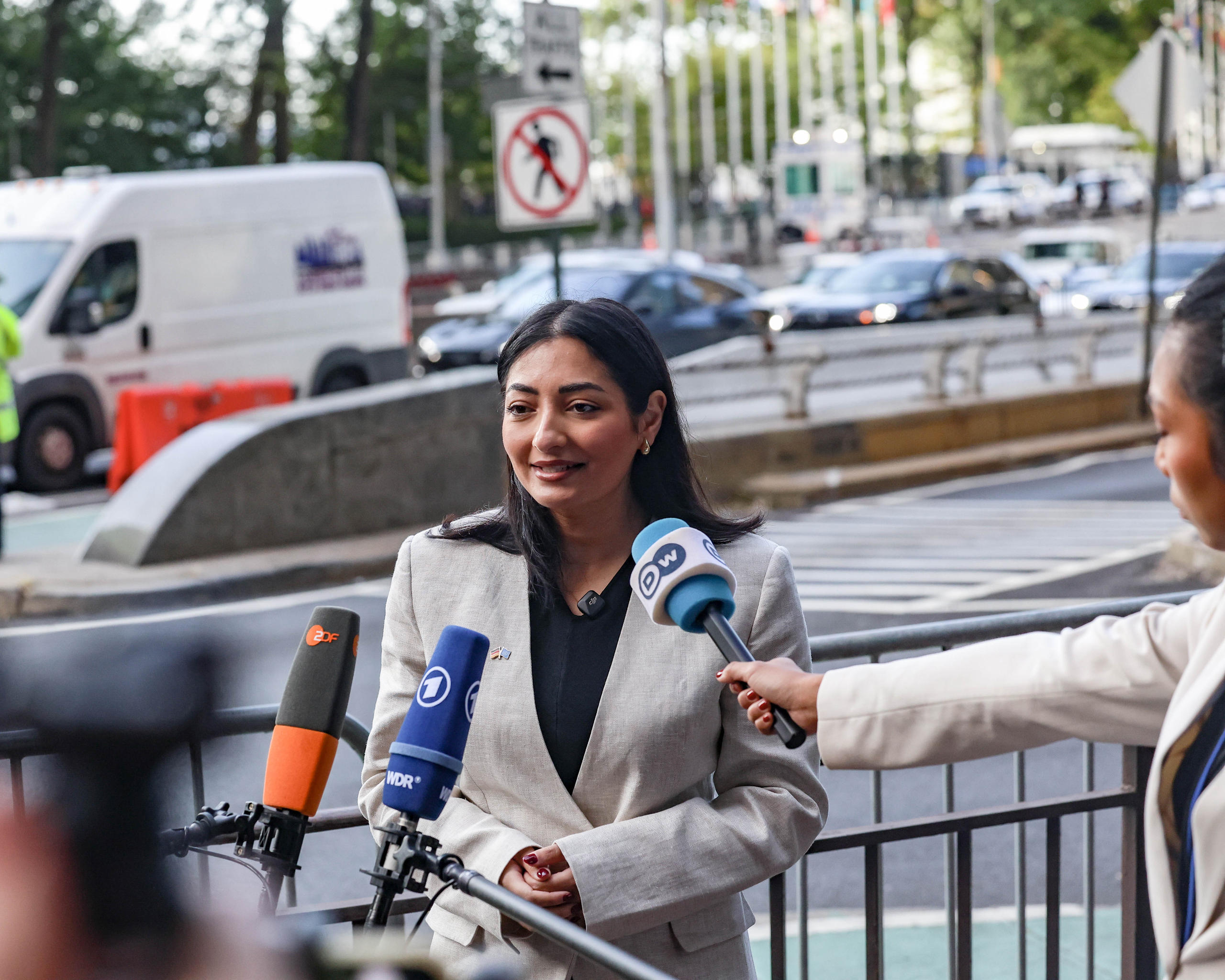 Entwicklungsministerin Reem Alabali Radovan spricht mit der Presse 