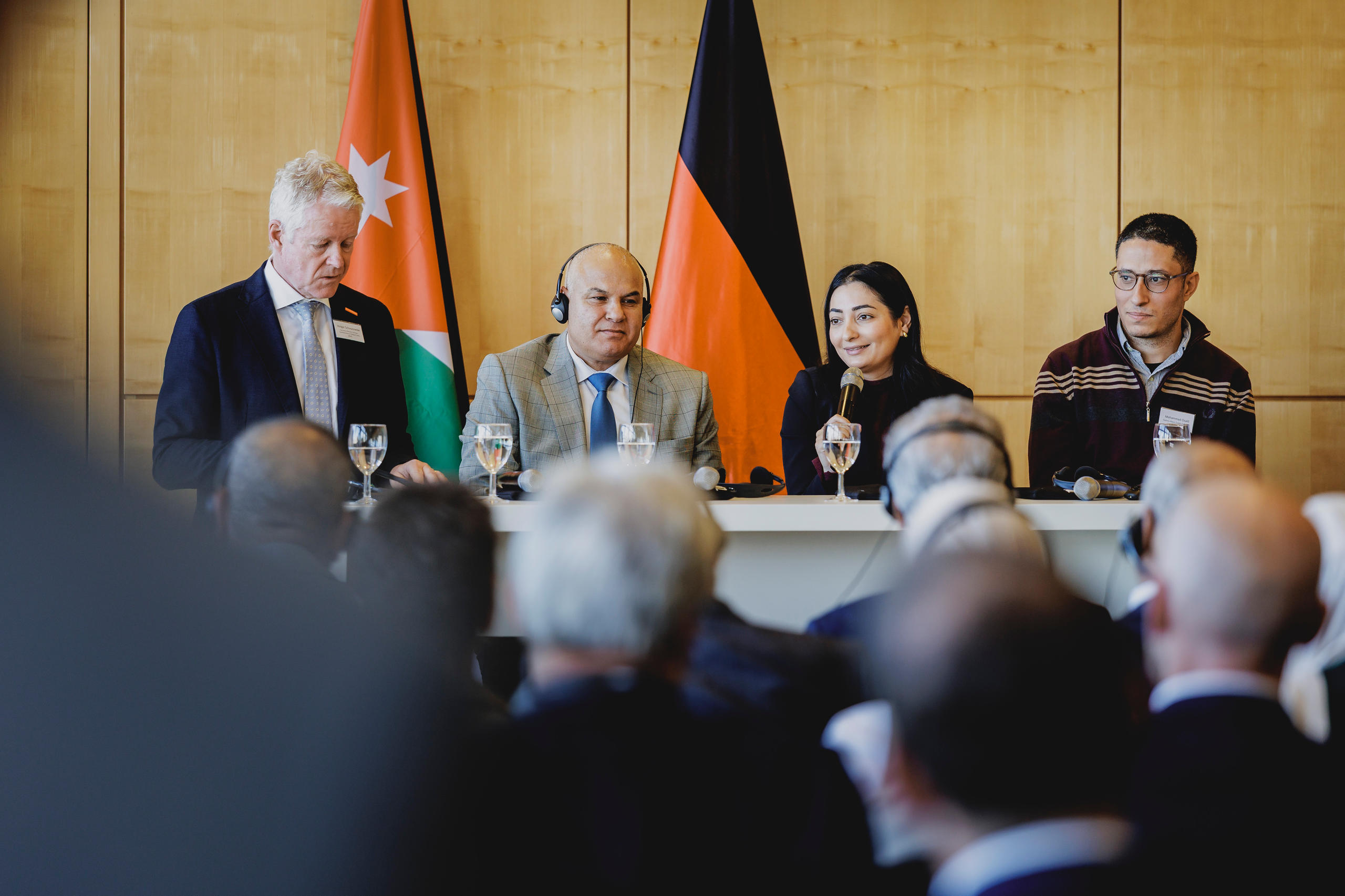 Beim Panel zum Pilotvorhaben „Partnerschaften für entwicklungsorientierte Ausbildungs- und Arbeitsmigration“ (PAM) erörterten Vertreterinnen und Vertreter aus Deutschland und Jordanien Wege der Zusammenarbeit.