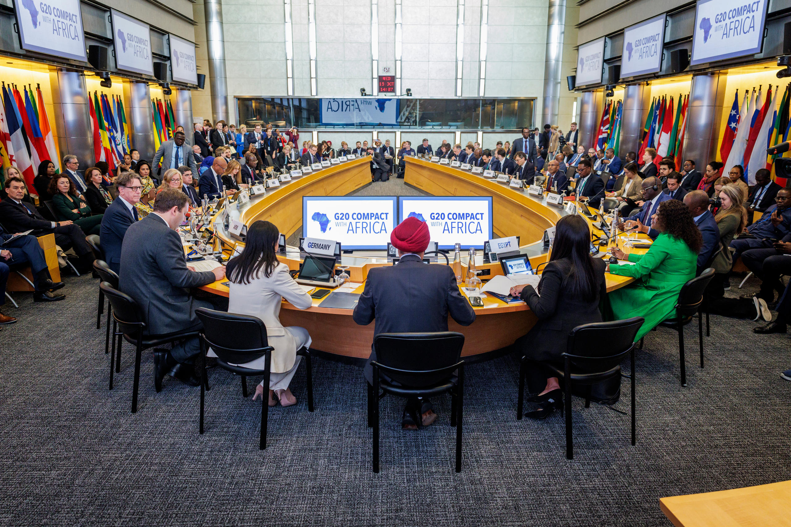 Alabali Radovan und Klingbeil bei der G20 Compact with Africa Konferenz