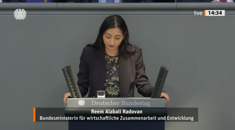 Ministerin Alabali Radovan im Bundestag