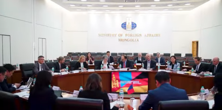 Eine Besprechung zwischen mongolischen und deutschen Regierungsmitgliedern