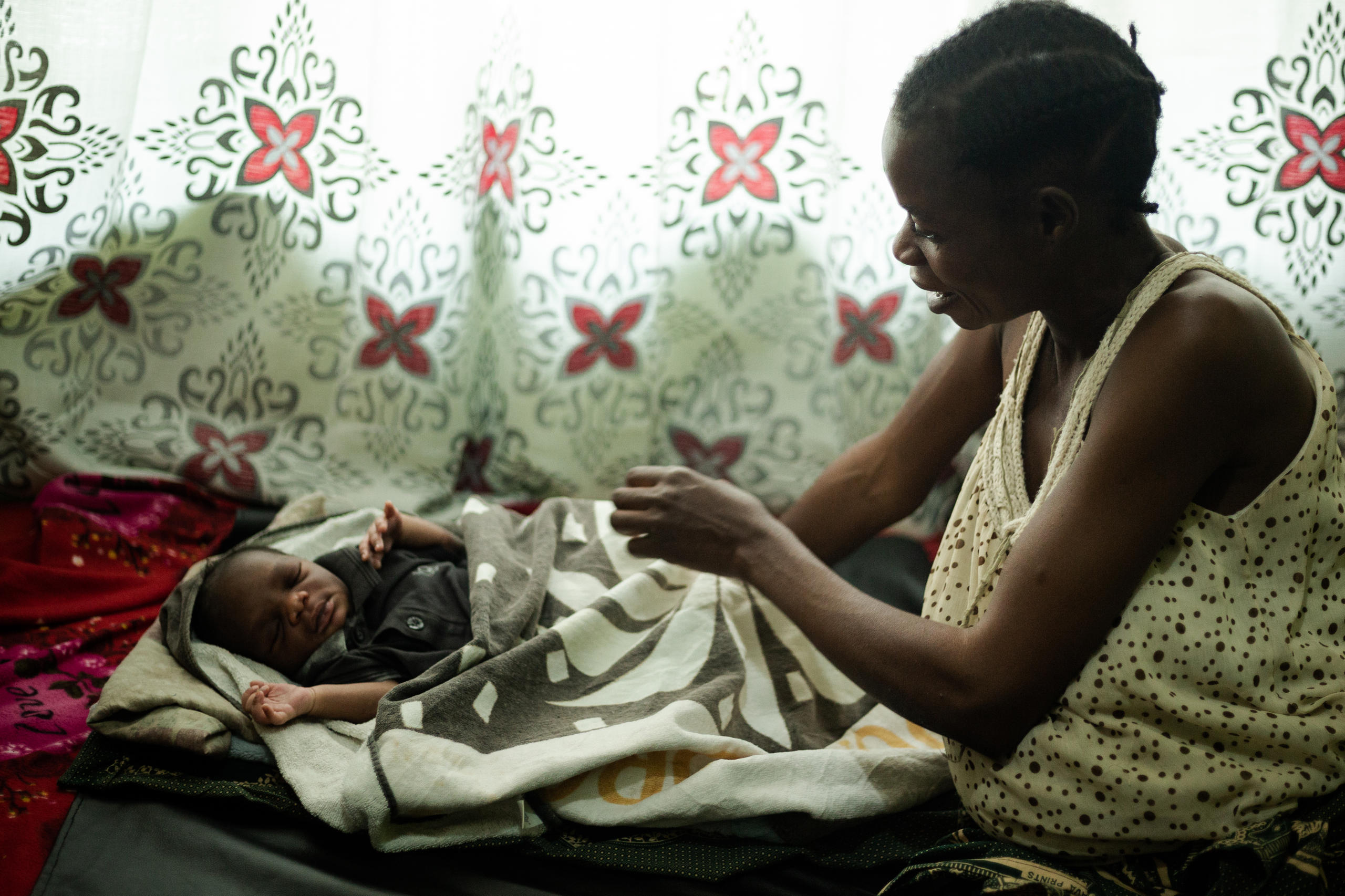 Foto von einer jungen Mutter mit ihrem Baby.