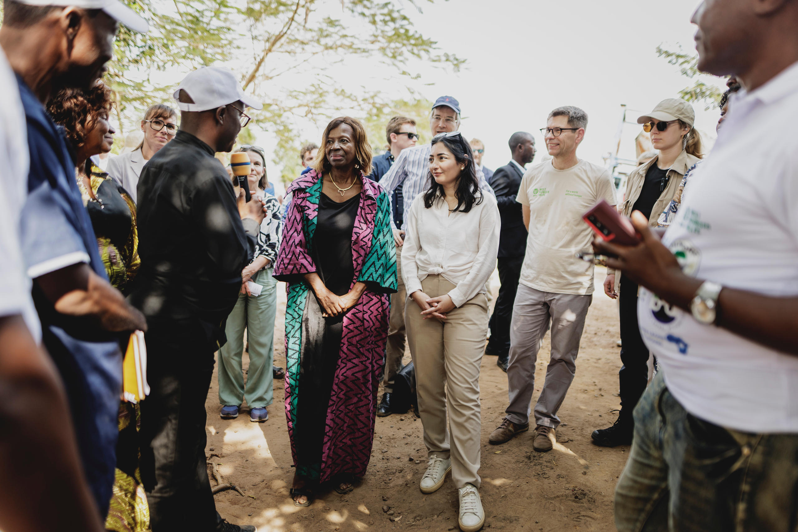 Reem Alabali Radovan und Kenyeh Barlay werden interviewt