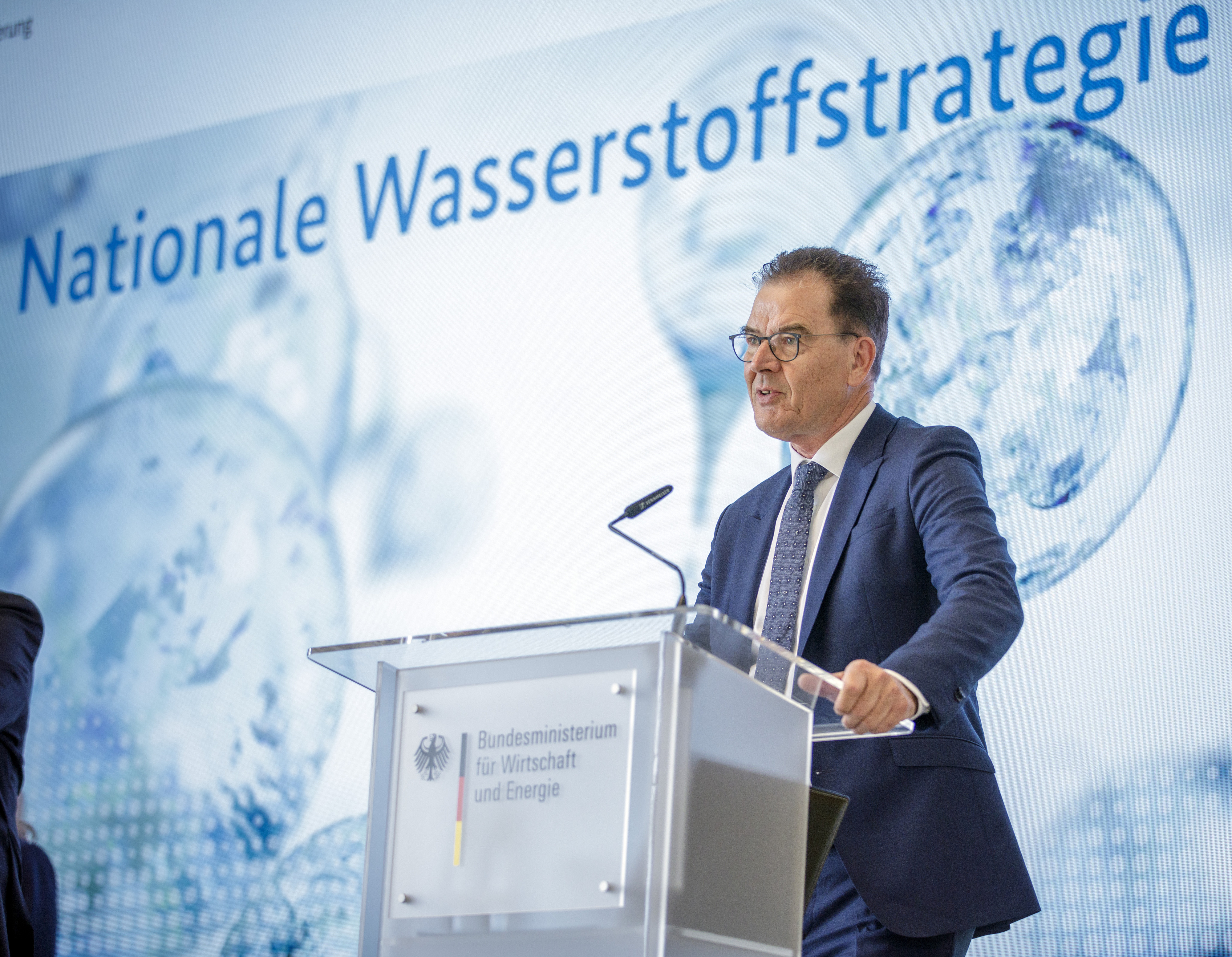 Bundesentwicklungsminister Gerd Müller bei der Vorstellung der Nationalen Wasserstoffstrategie in Berlin am 10. Juni 2020