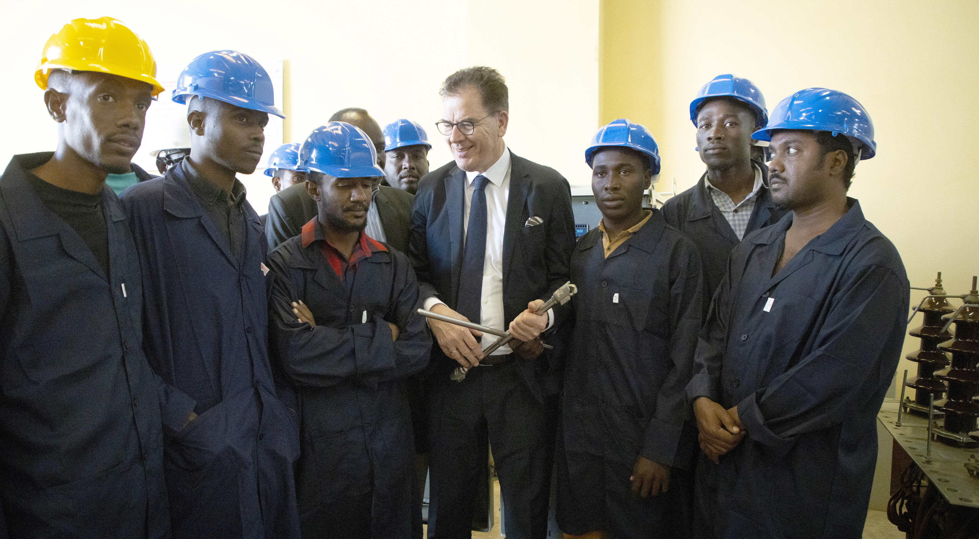 Bun­des­ent­wick­lungs­mi­nis­ter Gerd Mül­ler beim Be­such ei­nes Be­rufs­bil­dungs­zen­trums in Khar­tum im Fe­bru­ar 2020