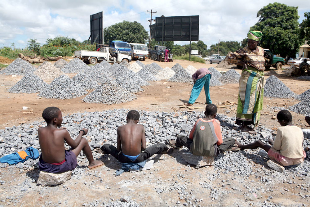 Kinderarbeit in einem Steinbruch in Sambia