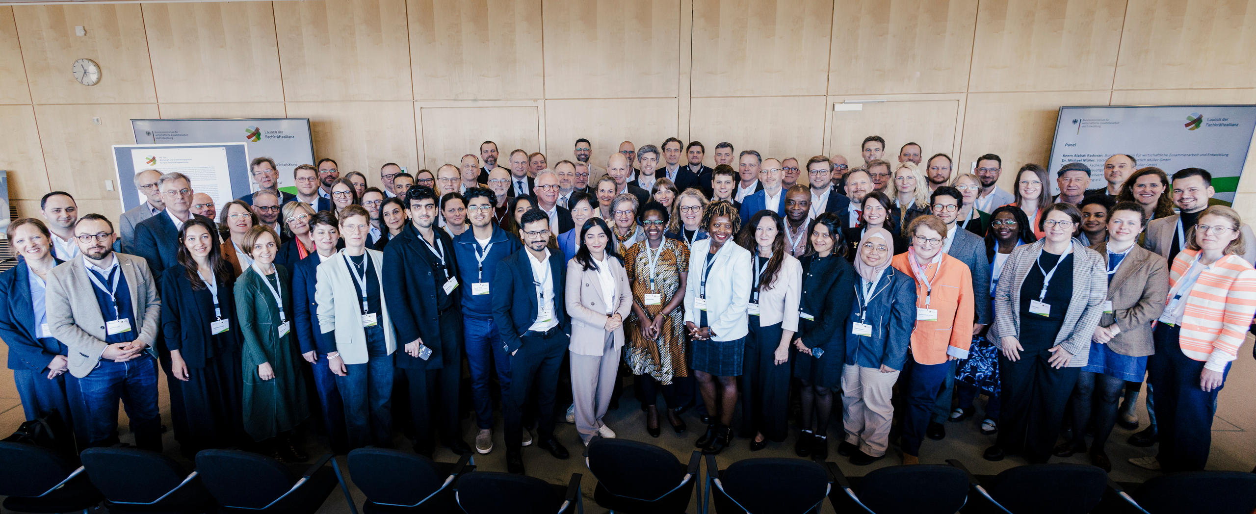 Foto von einer Menschengruppe.