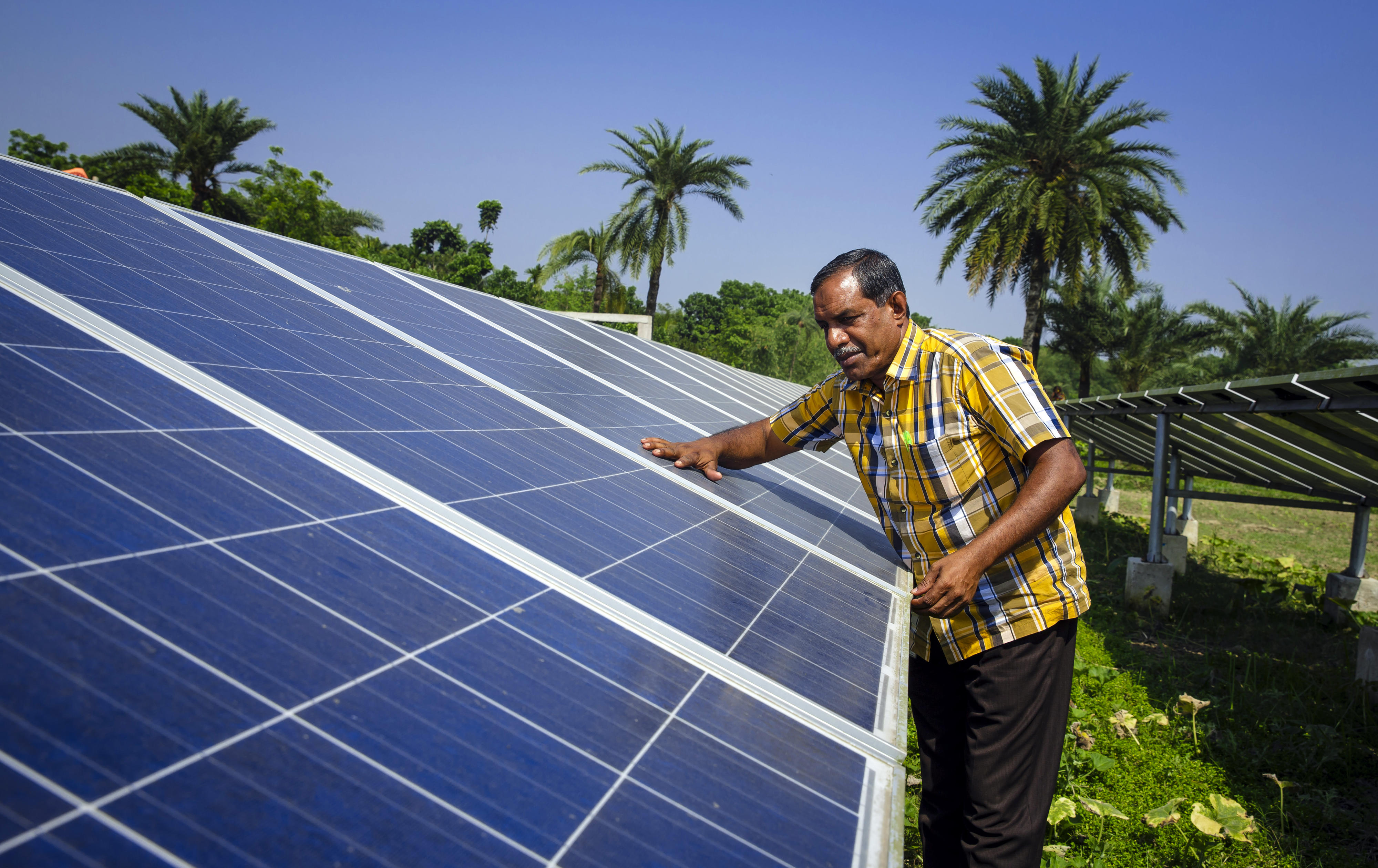 Solaranlage, die eine Grundwasserpumpe betreibt. 