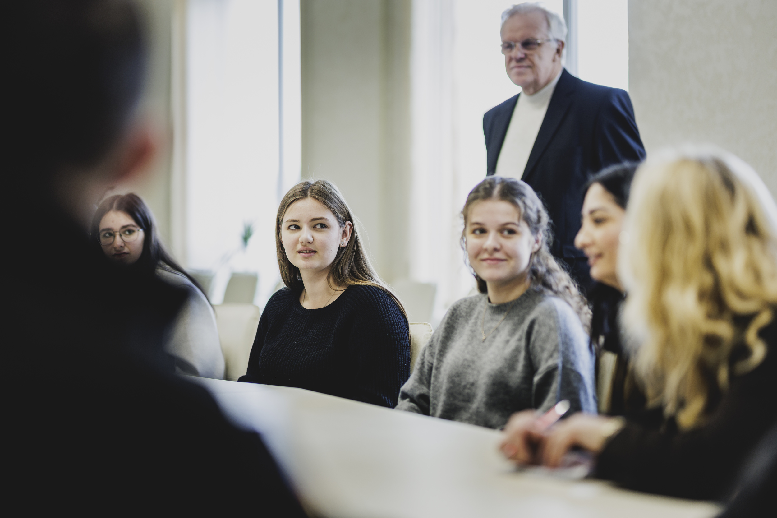 Reem Alabali Radovan (SPD), Bundesministerin fuer wirtschaftliche Zusammenarbeit und Entwicklung, besucht eine Schule in Hostomel, Ukraine