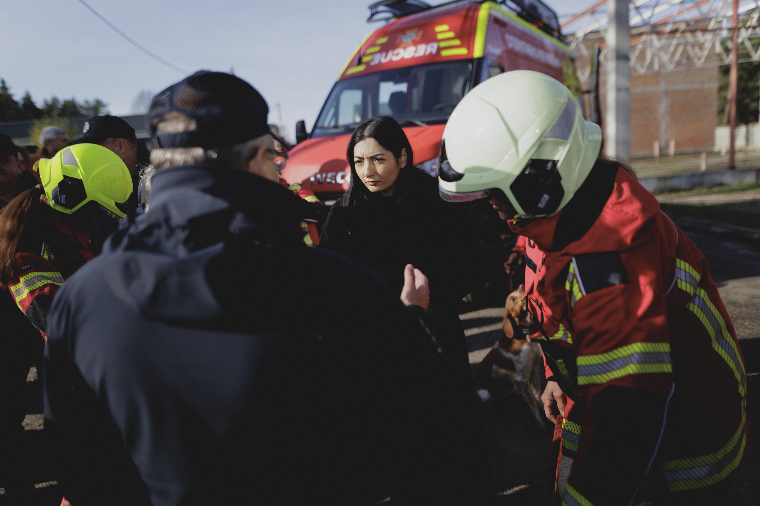 Reem Alabali Radovan (SPD), Bundesministerin für wirtschaftliche Zusammenarbeit und Entwicklung, trifft sich mit Vertreterinnen und Vertretern des ukrainischen Katastrophenschutzes (DSNS) in Kyjiw.