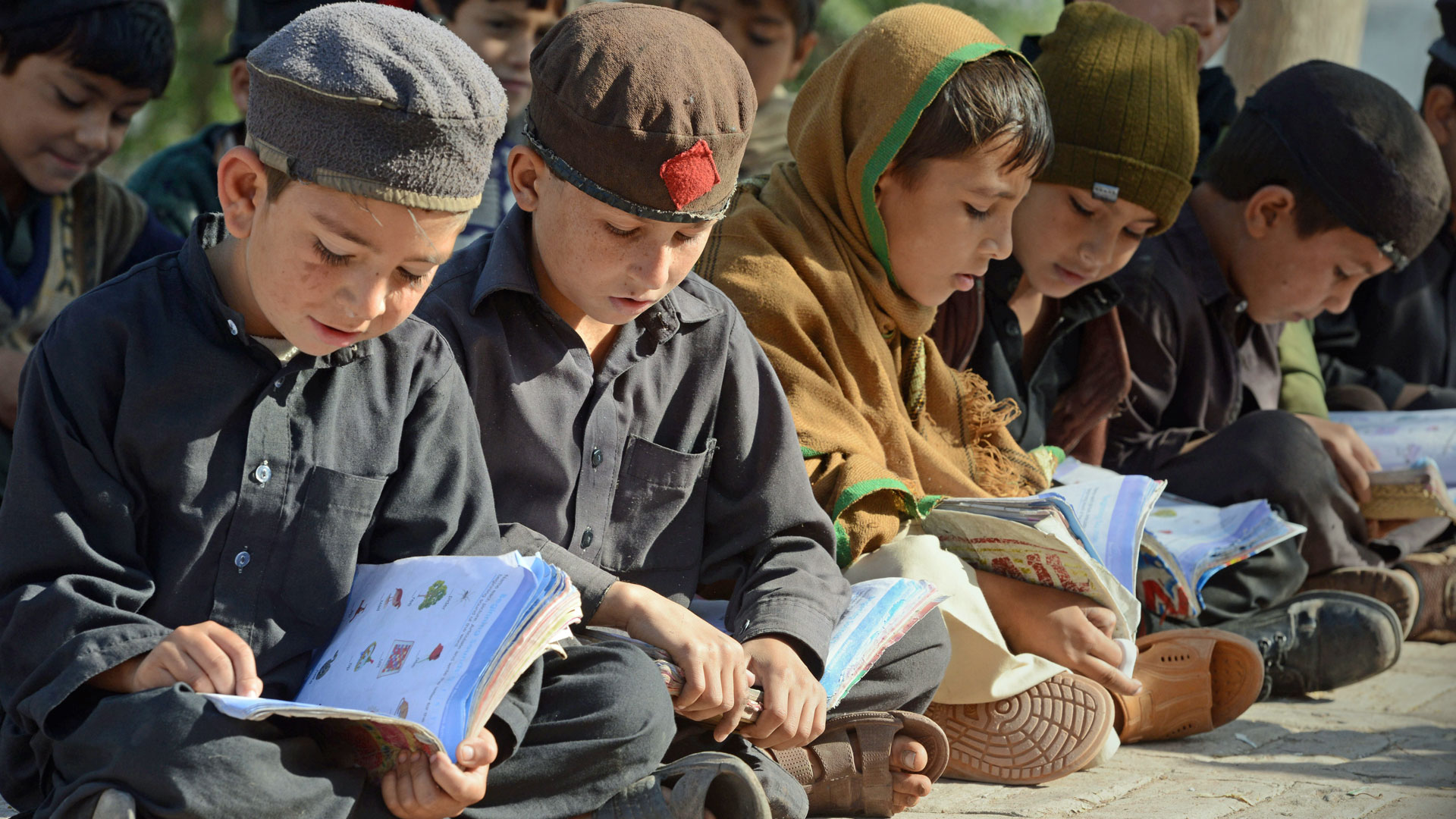 Grundschulbildung für Kinder in den sogenannten Stammesgebieten in Pakistan