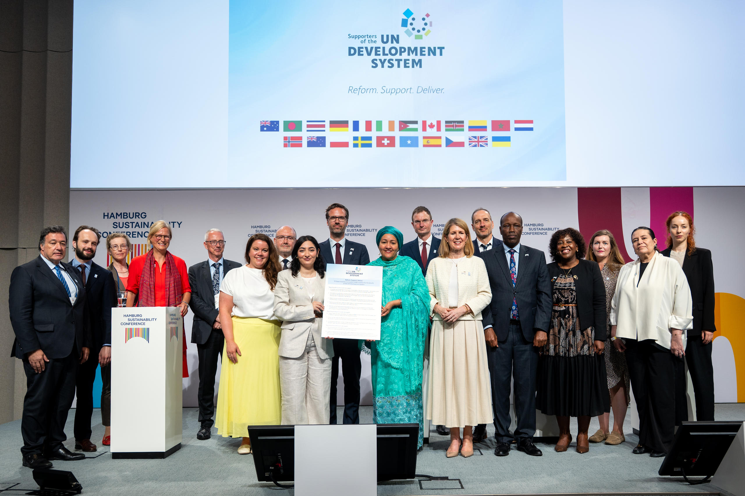 Gruppenfoto der Allianz „Supporters of the UN Development System“ bei der Hamburg Sustainability Conference 2026.