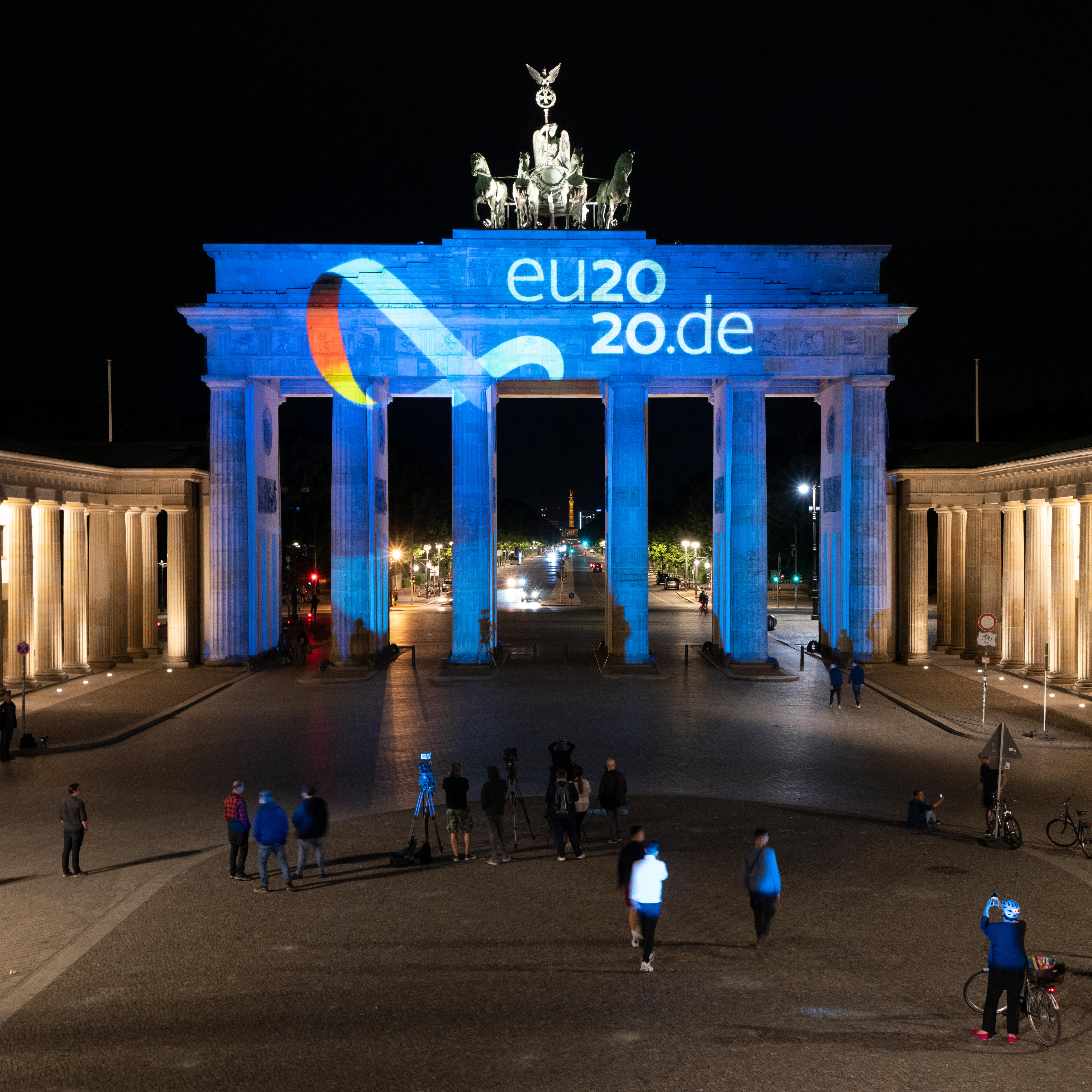 Illumination des Brandenburger Tors anlässlich des Beginns der deutschen EU-Ratspräsidentschaft vom 1. Juli bis 31. Dezember 2020