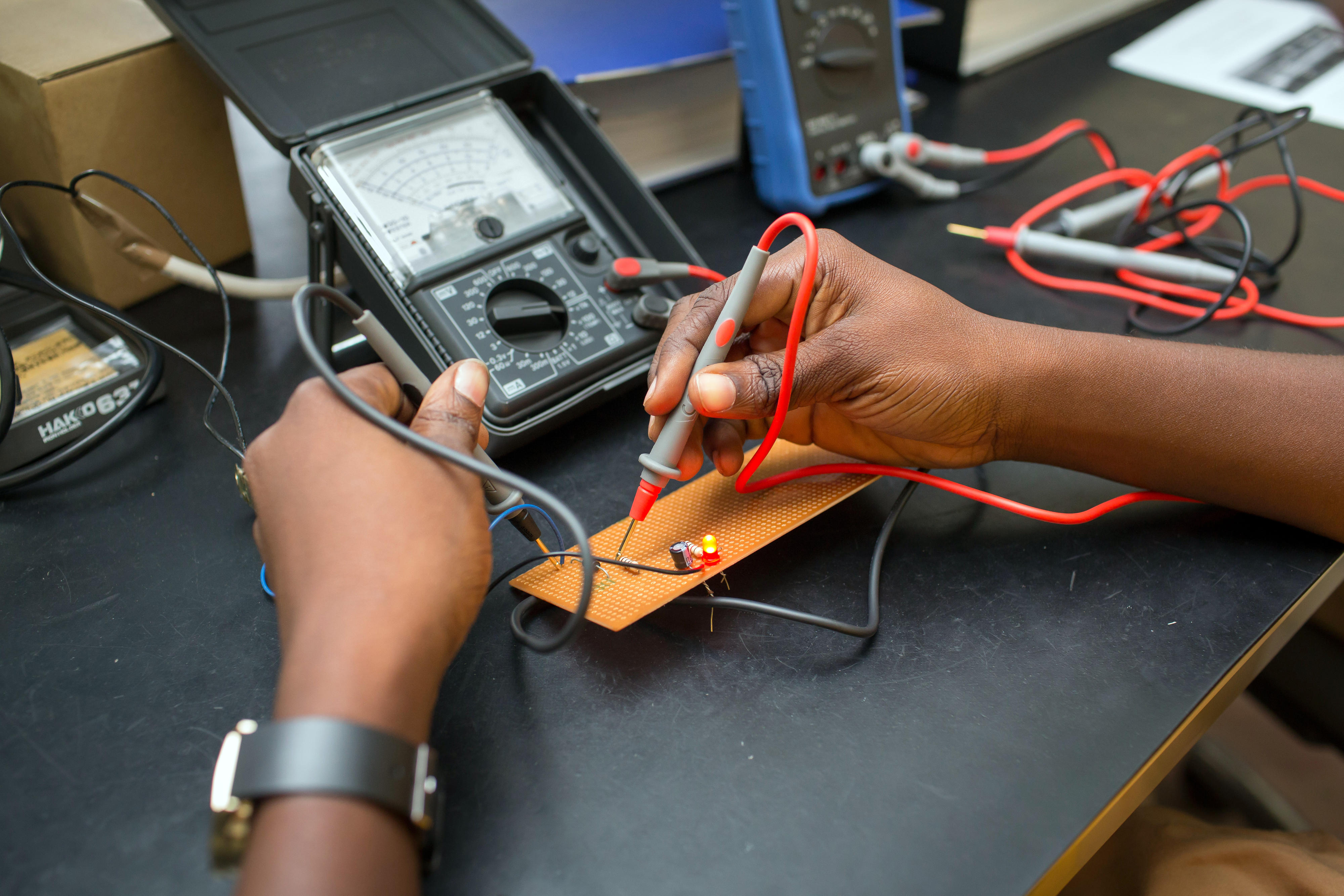 The Girls Vocational Training Institute in Accra (Ghana) trains girls in electrical engineering.